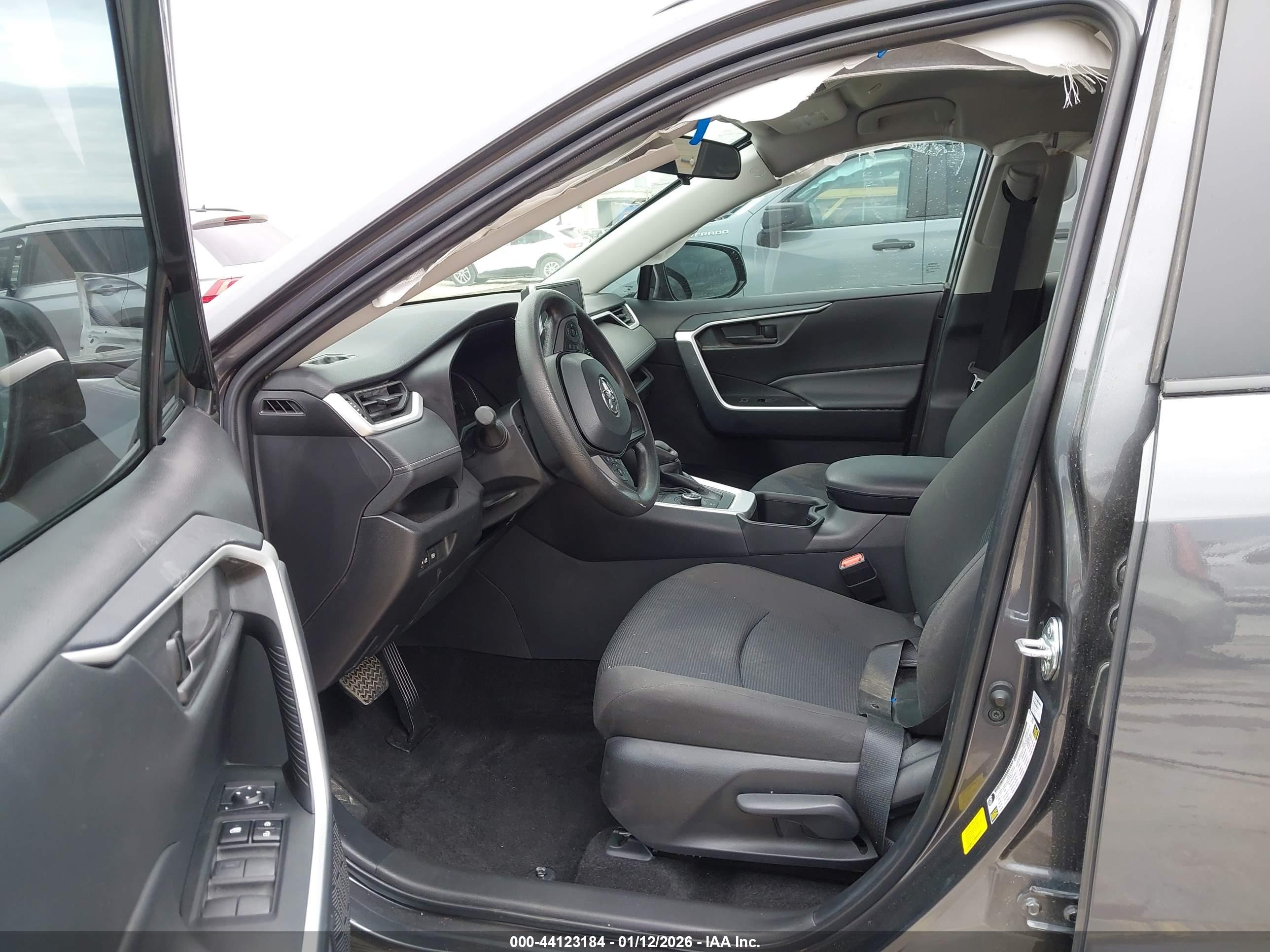 TOYOTA RAV4 image 5