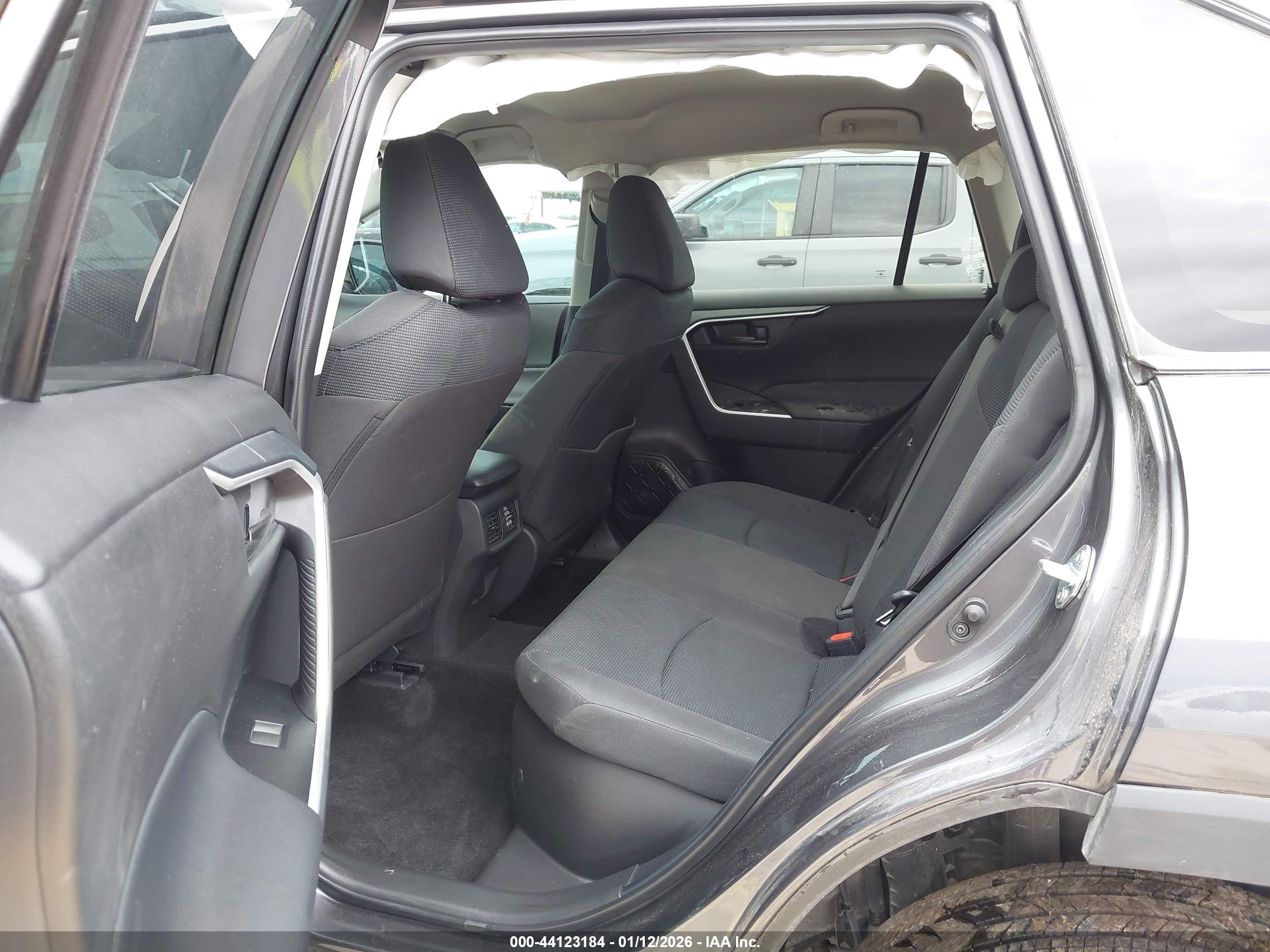 TOYOTA RAV4 image 8