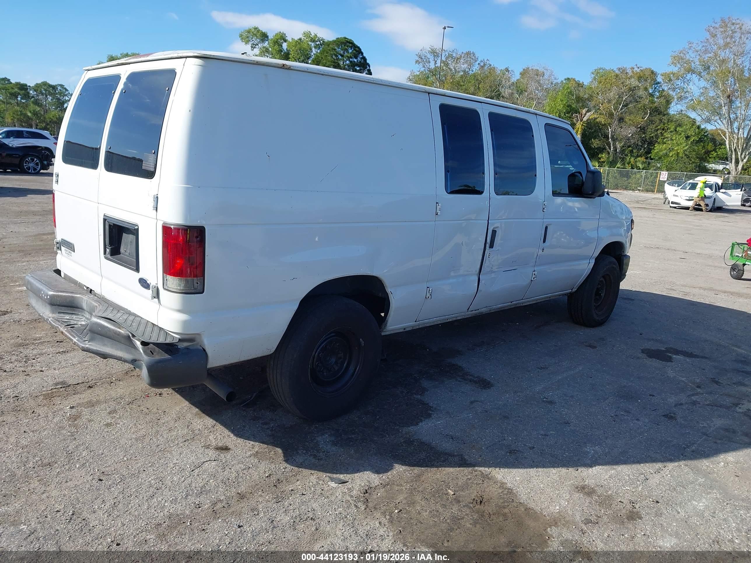 FORD E-250 image 4