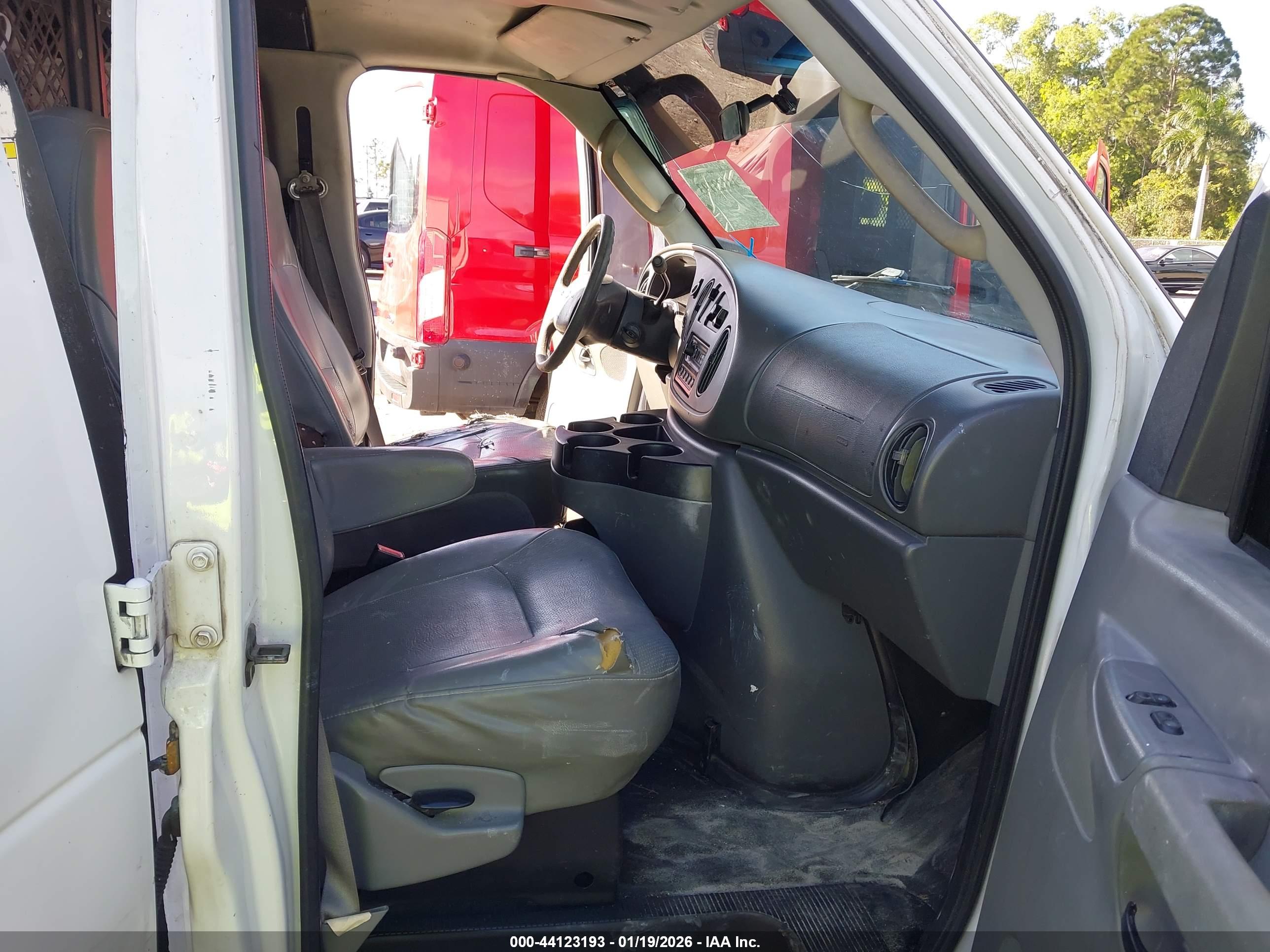 FORD E-250 image 5