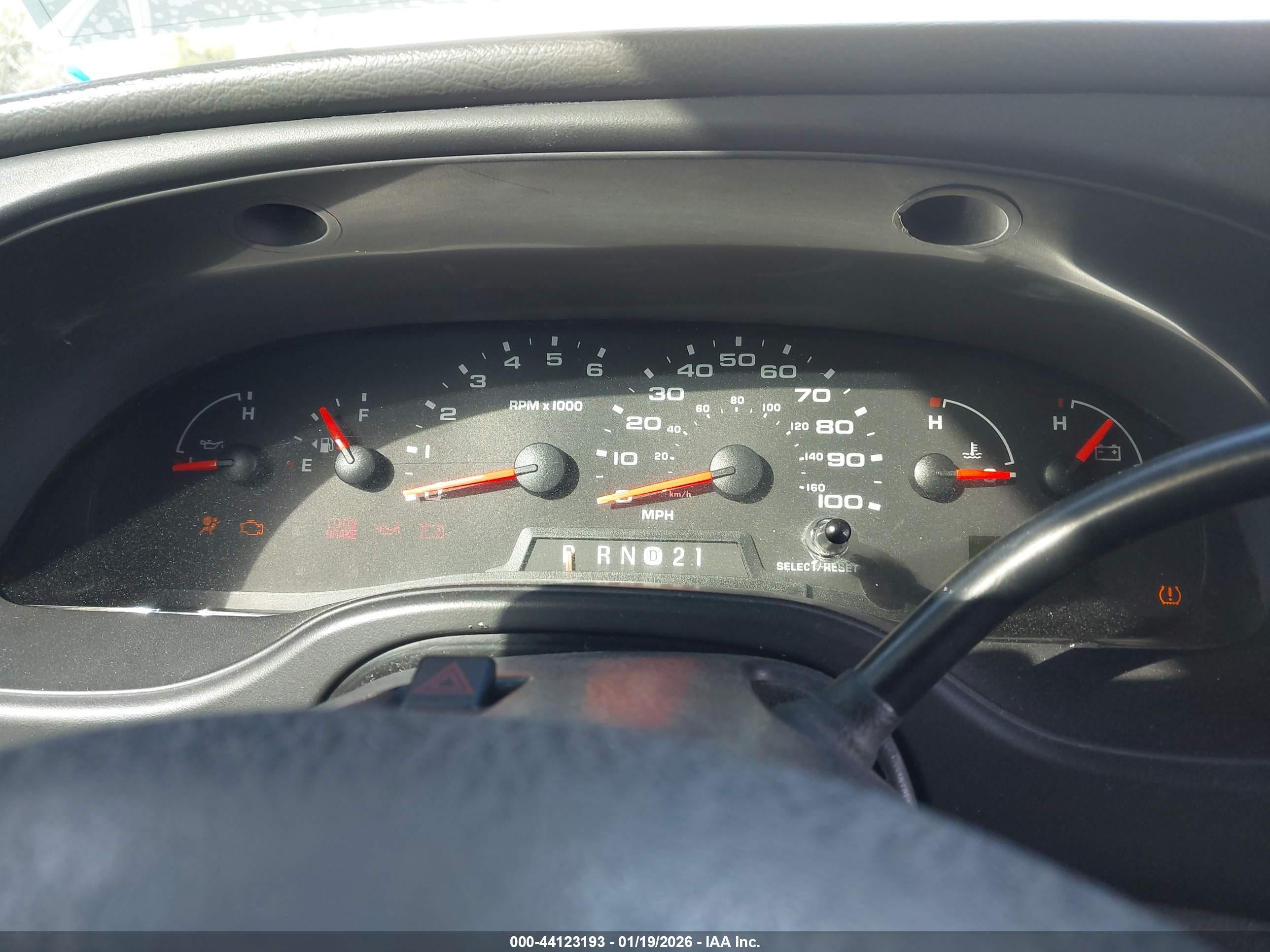 FORD E-250 image 7