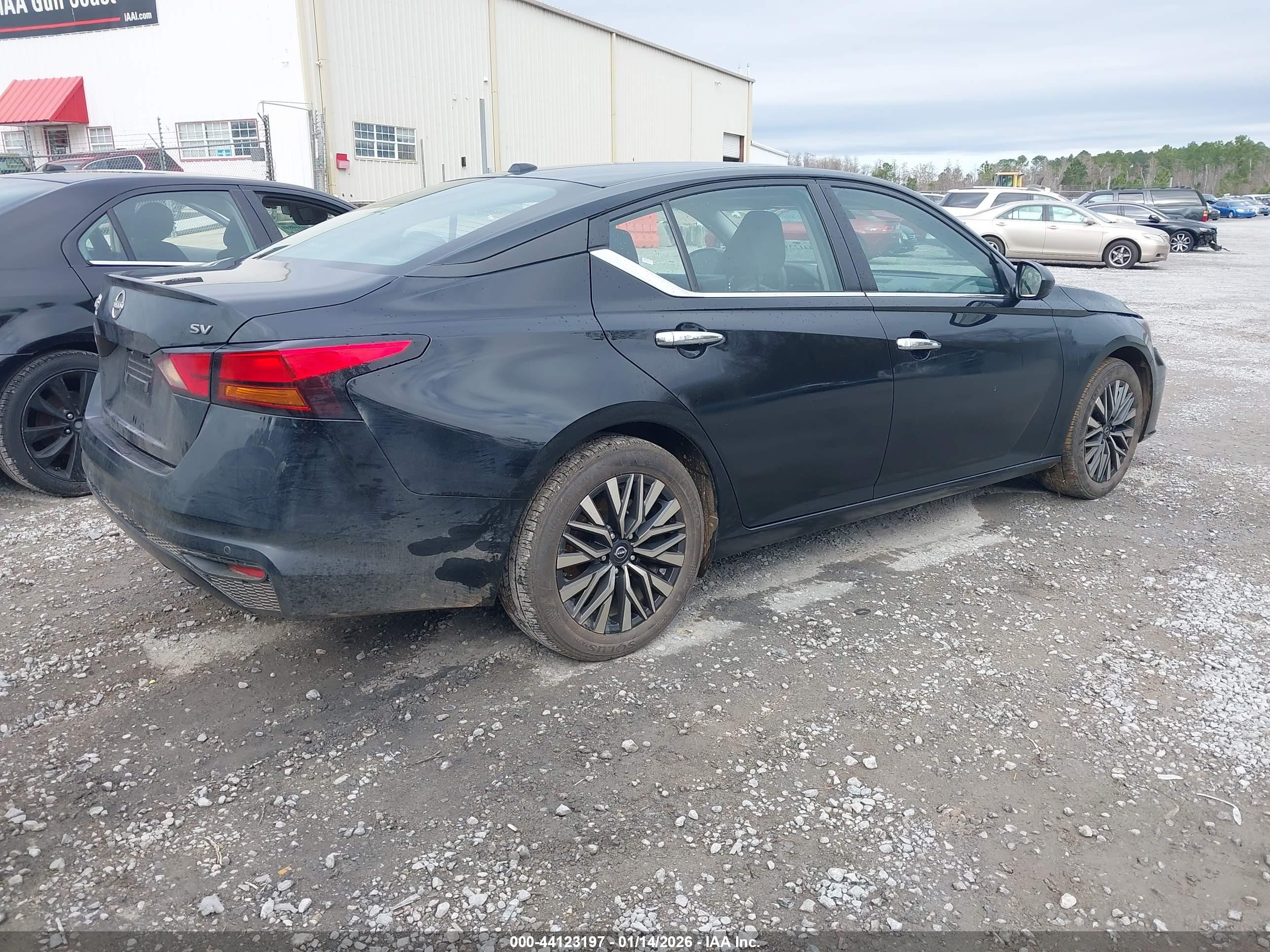 NISSAN ALTIMA image 4
