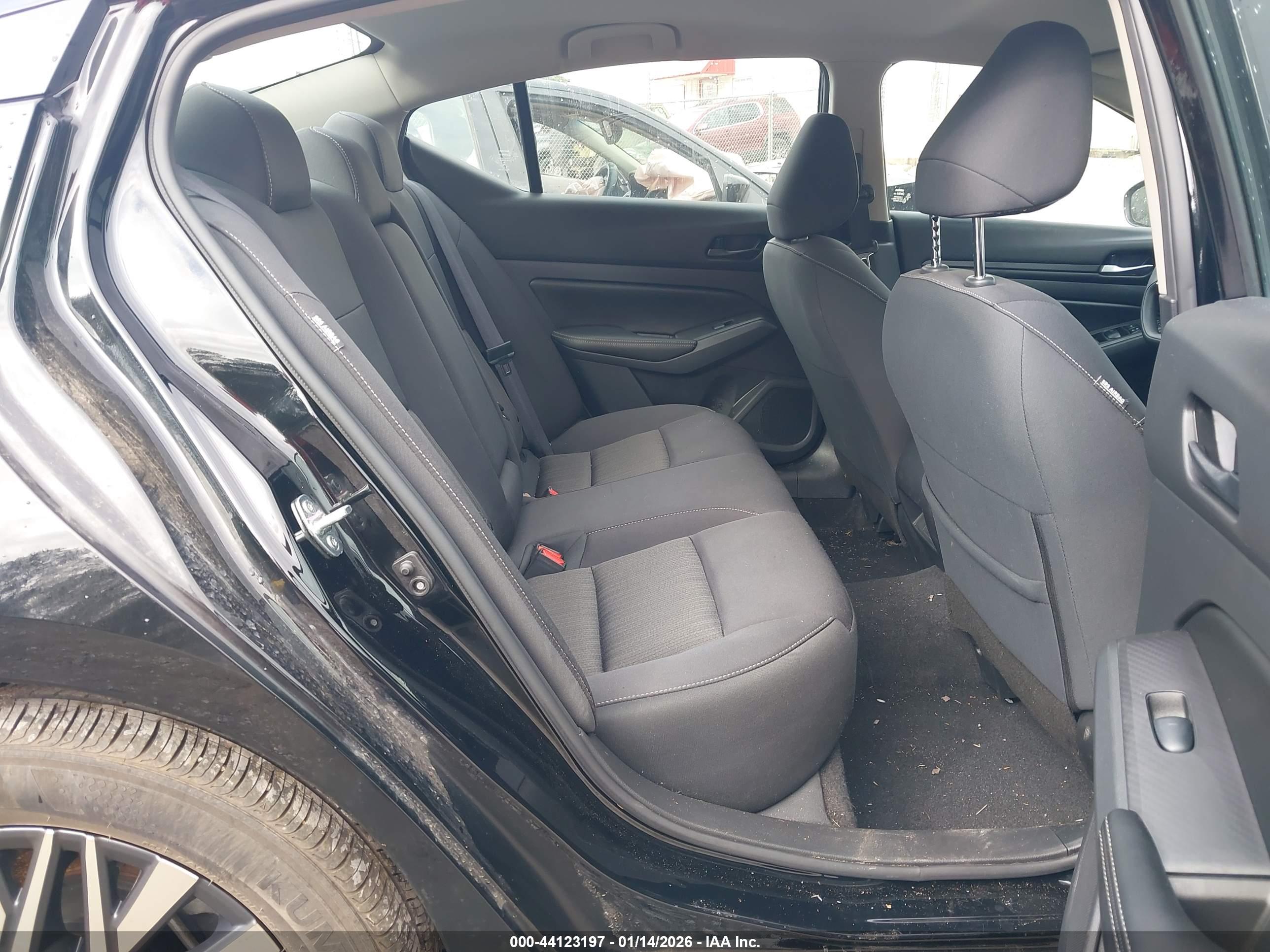 NISSAN ALTIMA image 8