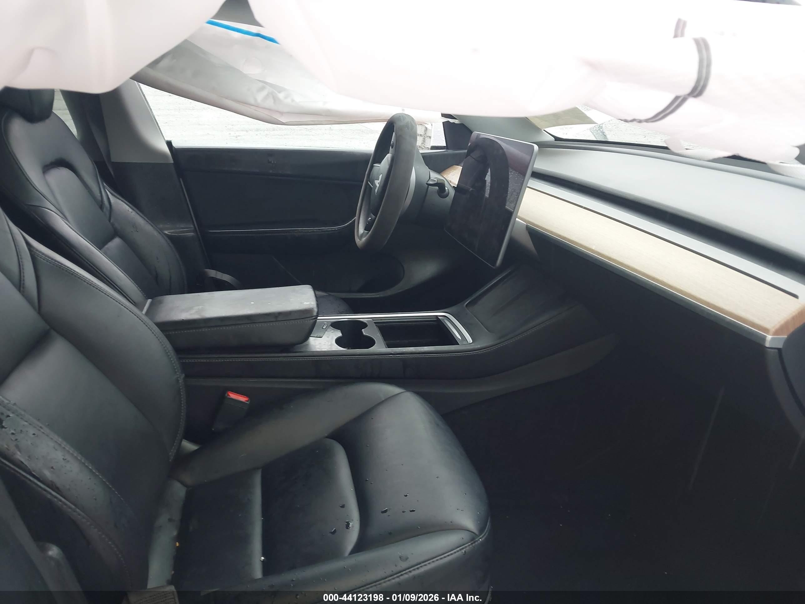 TESLA MODEL image 5
