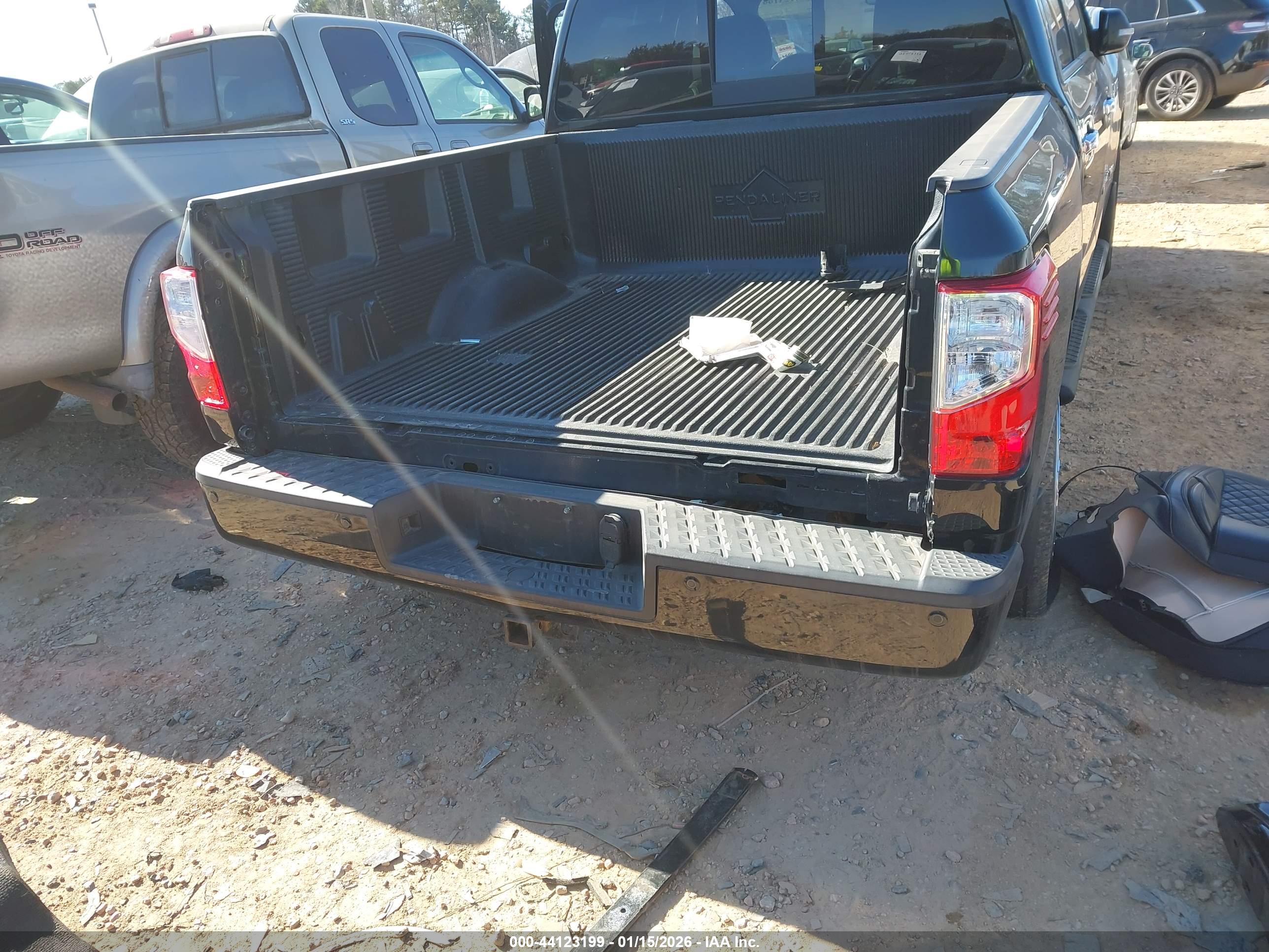 NISSAN TITAN image 6