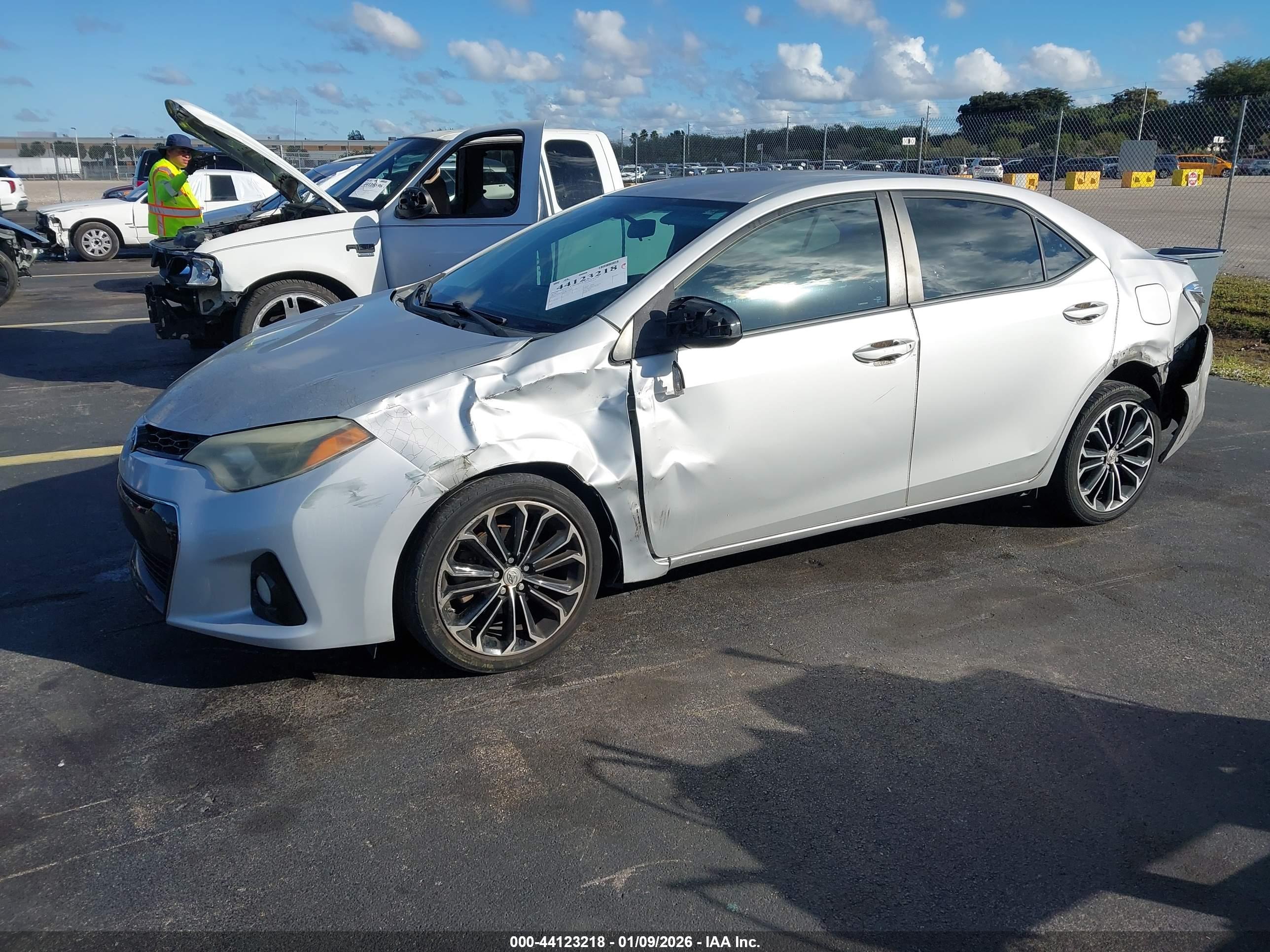 TOYOTA COROLLA image 2