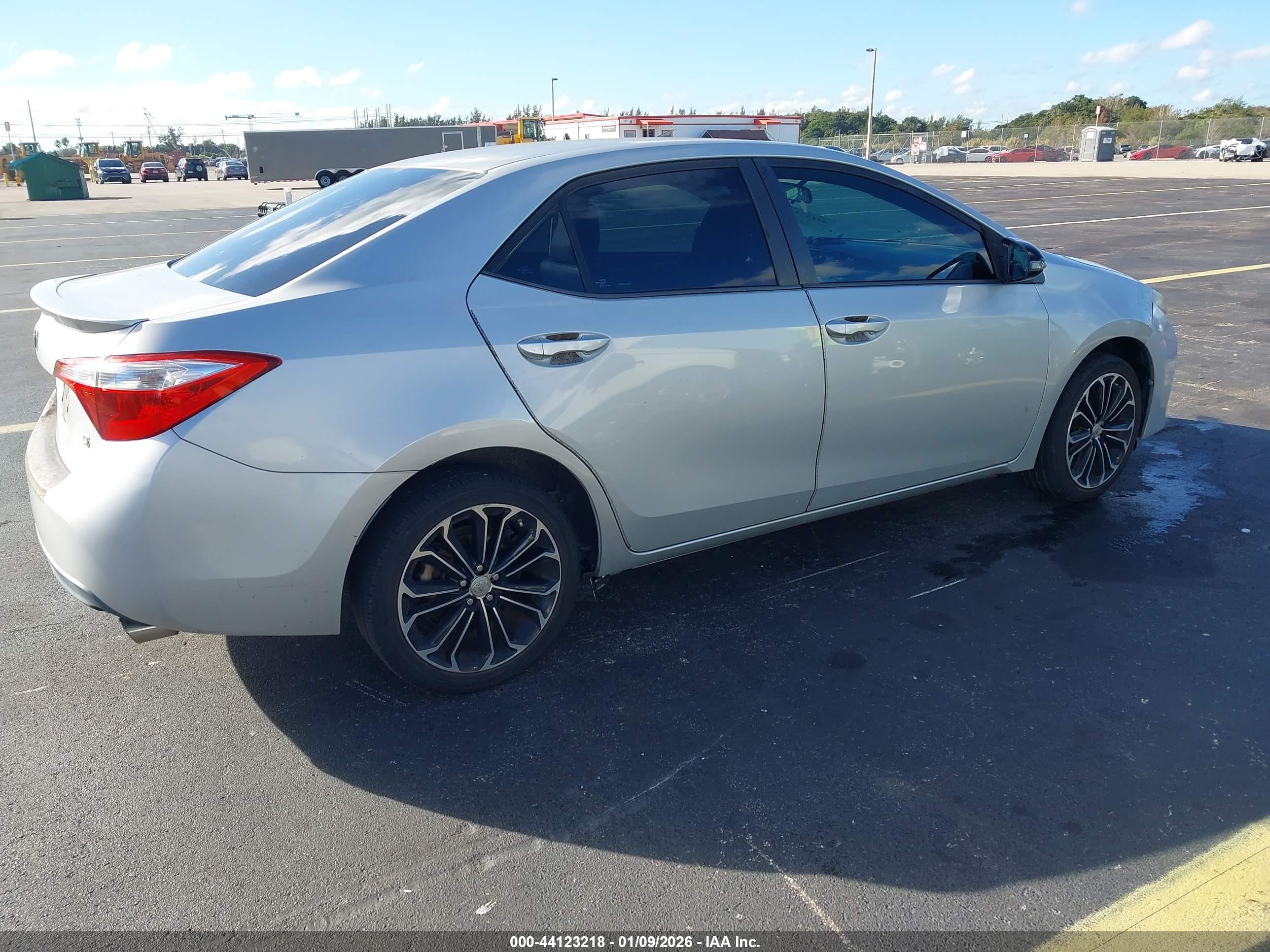TOYOTA COROLLA image 4