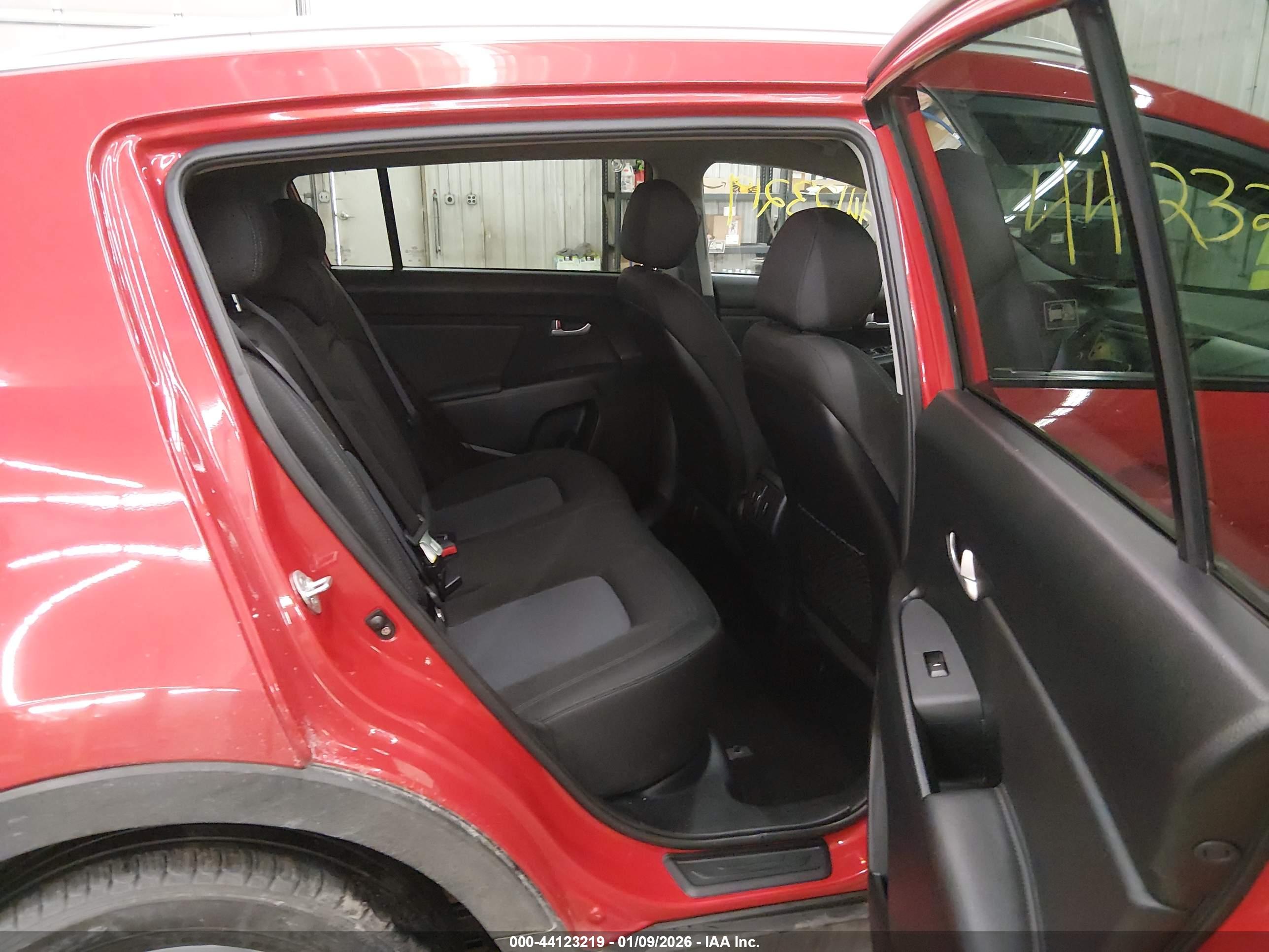 KIA SPORTAGE image 8