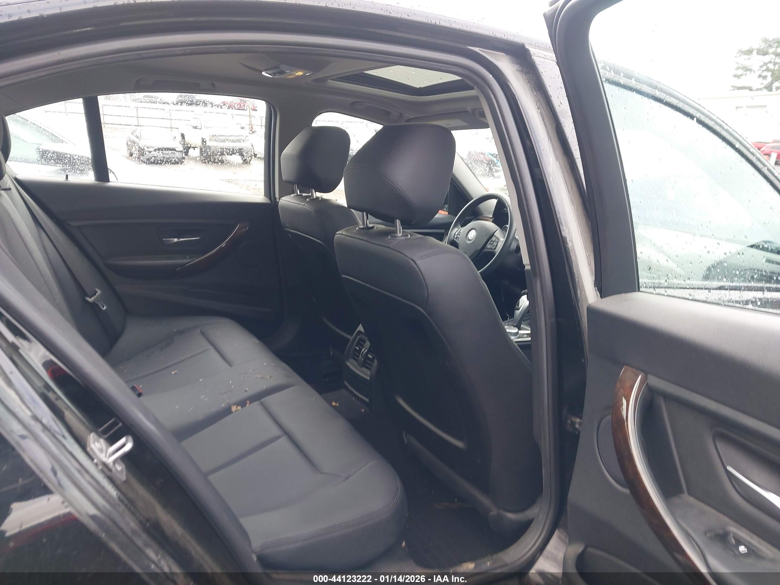 BMW 320I image 8
