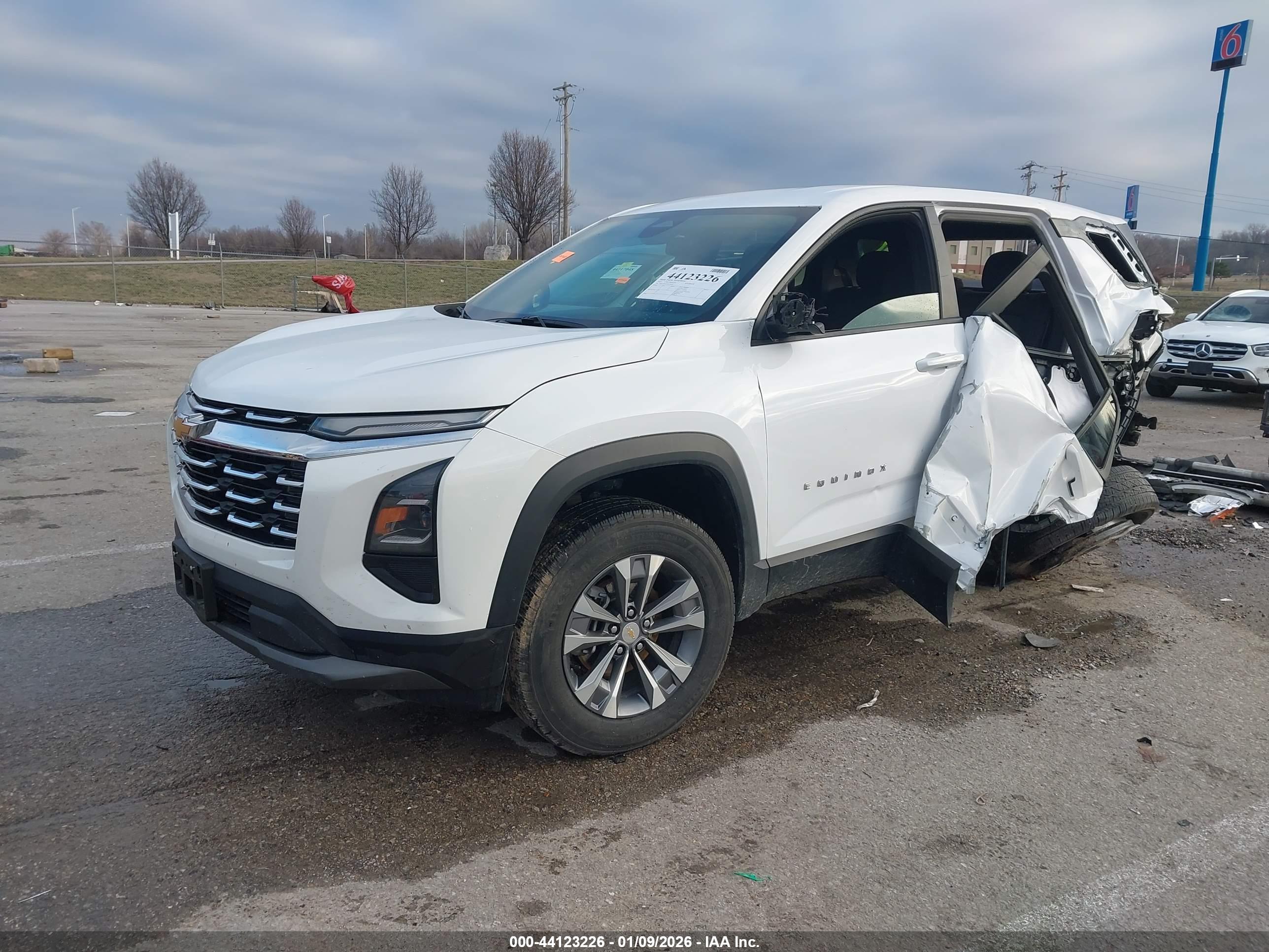 CHEVROLET EQUINOX image 2