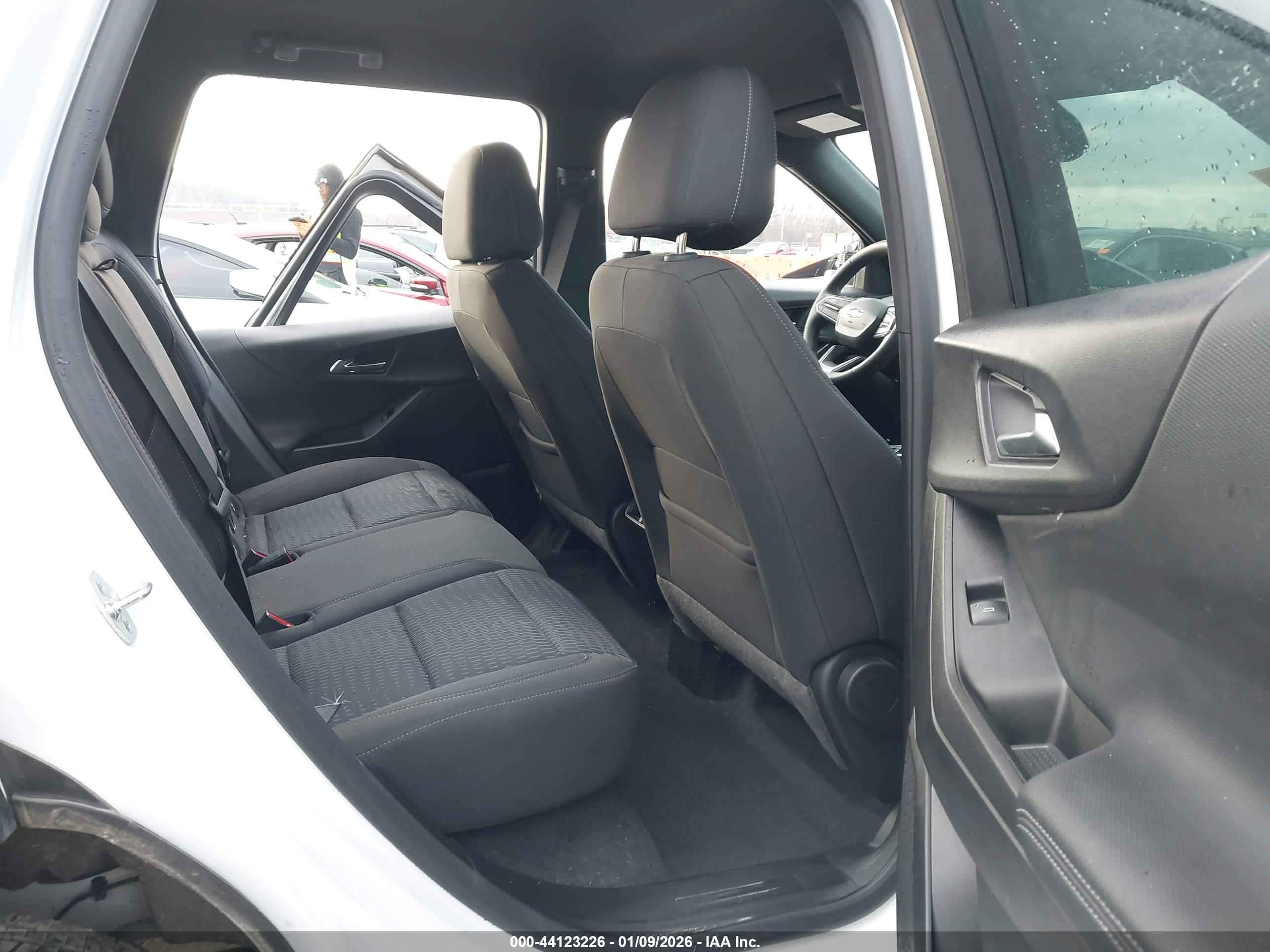 CHEVROLET EQUINOX image 8