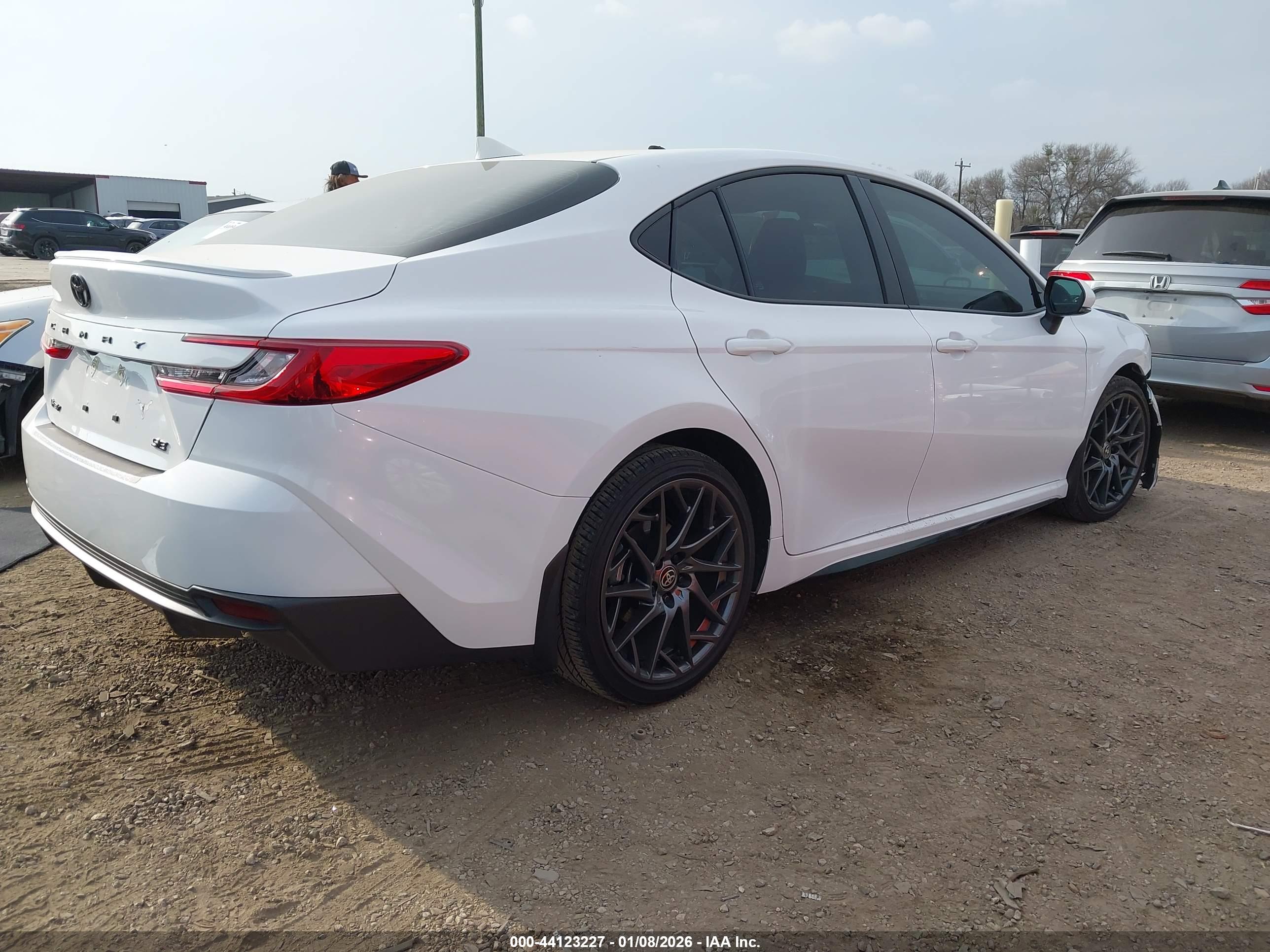 TOYOTA CAMRY image 4