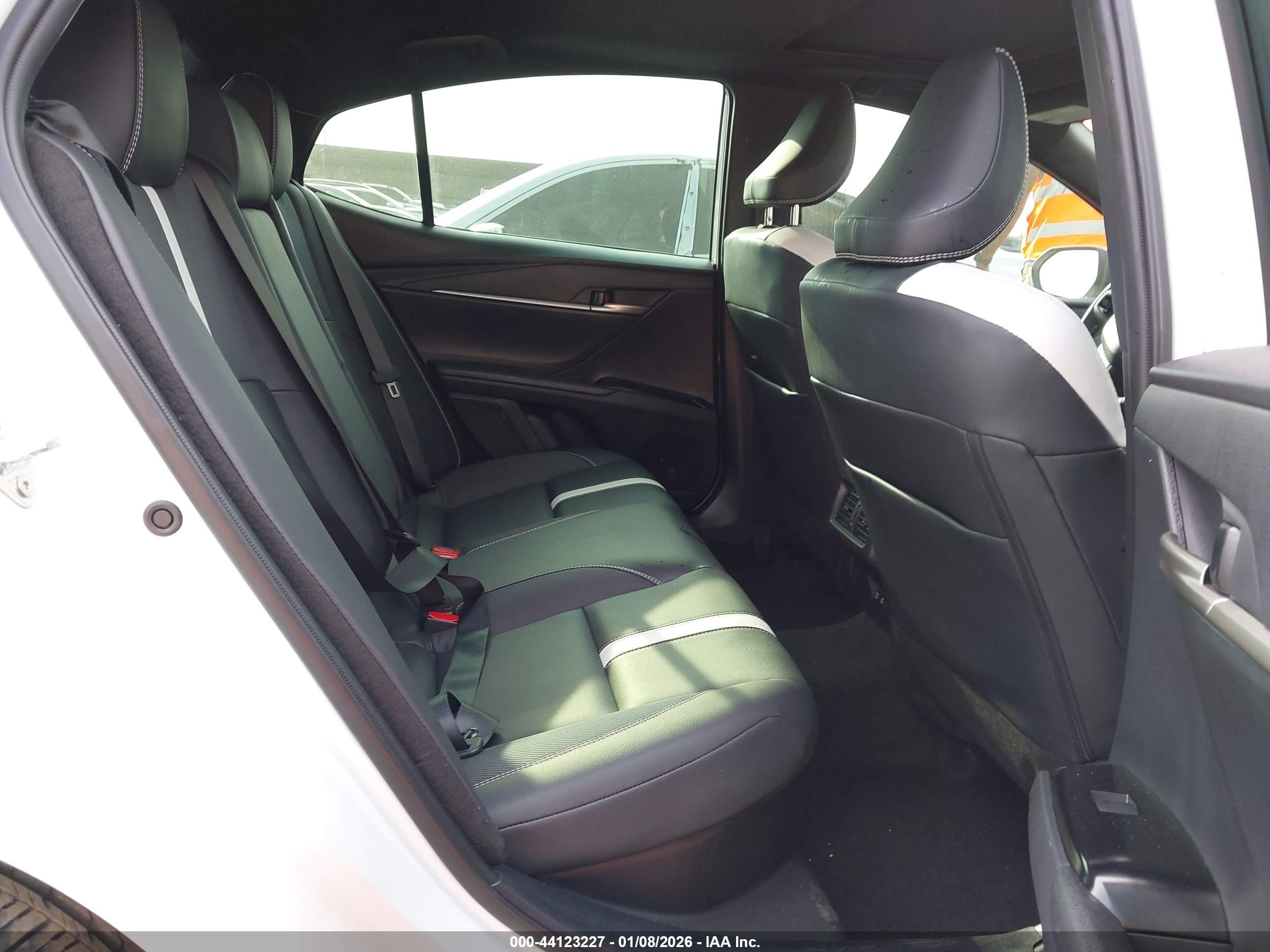 TOYOTA CAMRY image 8