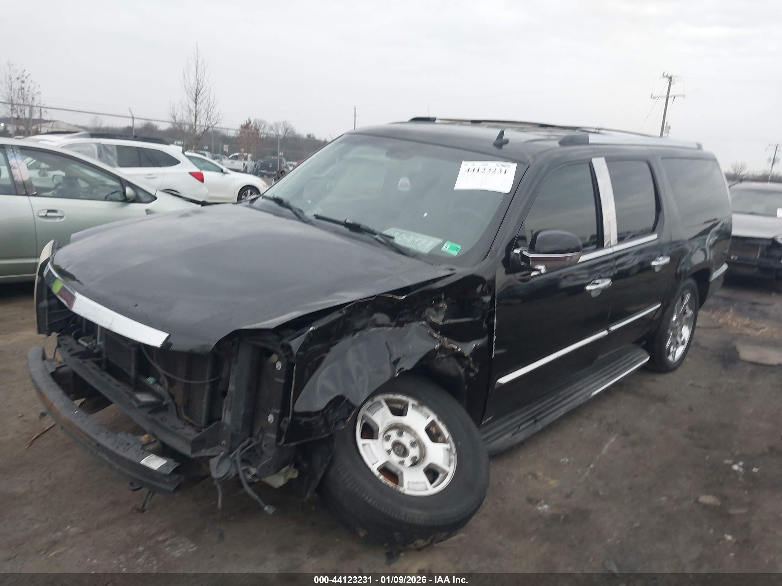 CADILLAC ESCALADE image 2