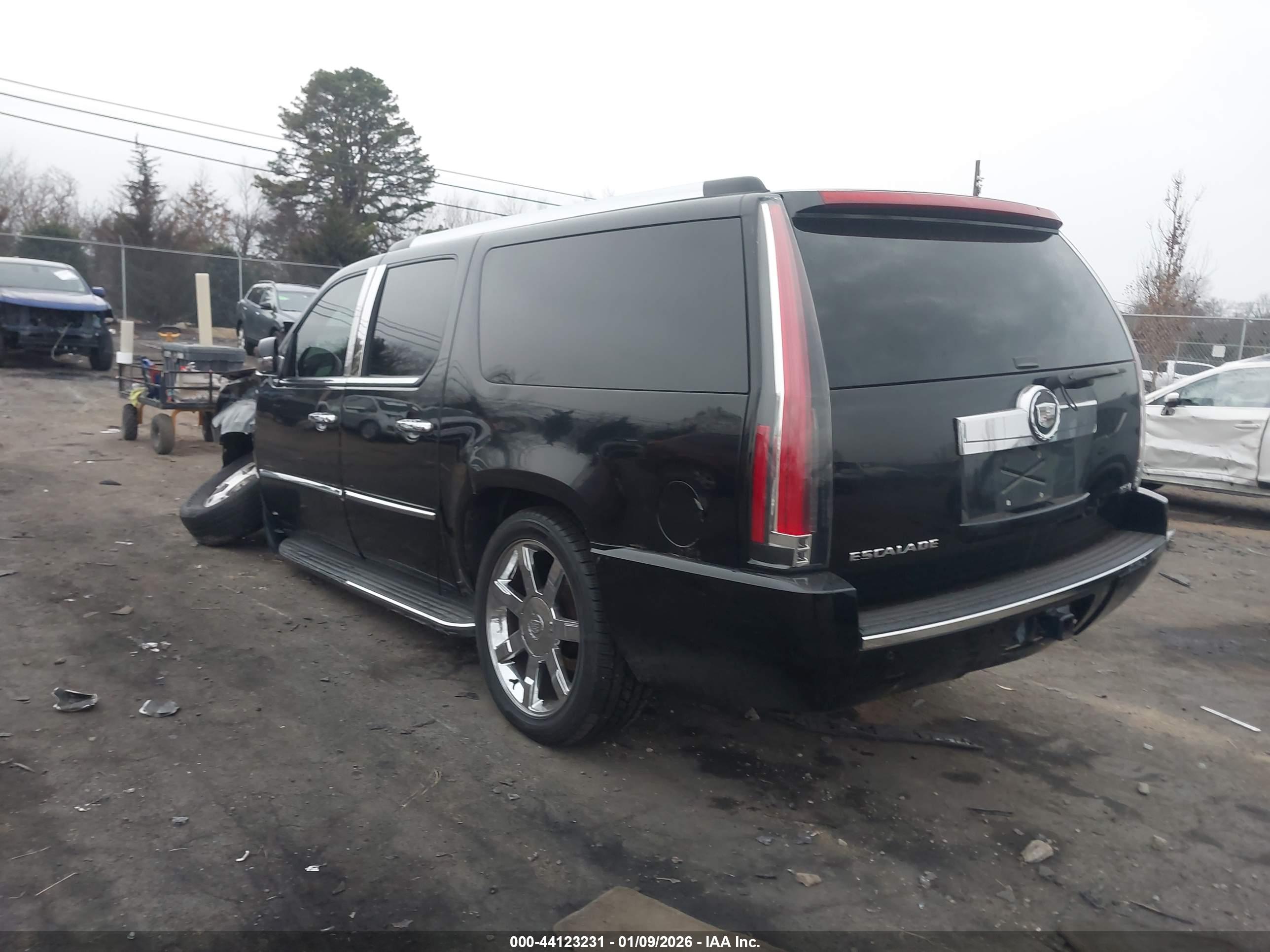 CADILLAC ESCALADE image 3