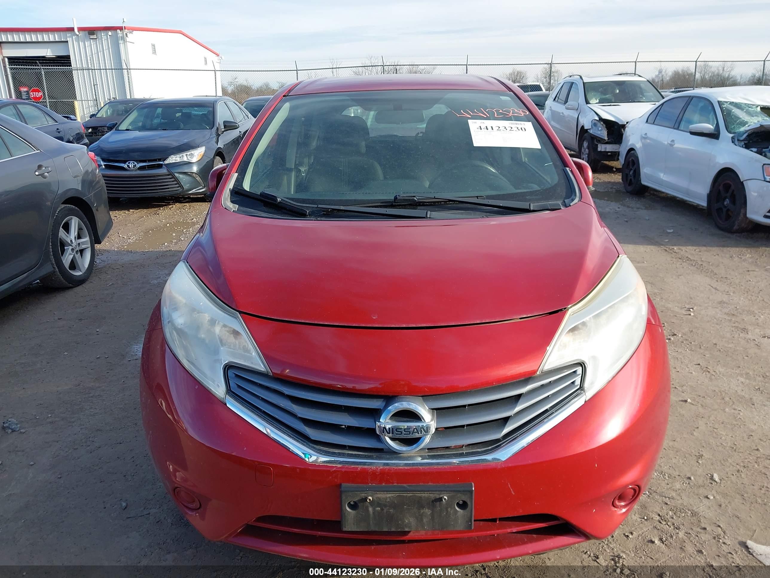 NISSAN VERSA image 6
