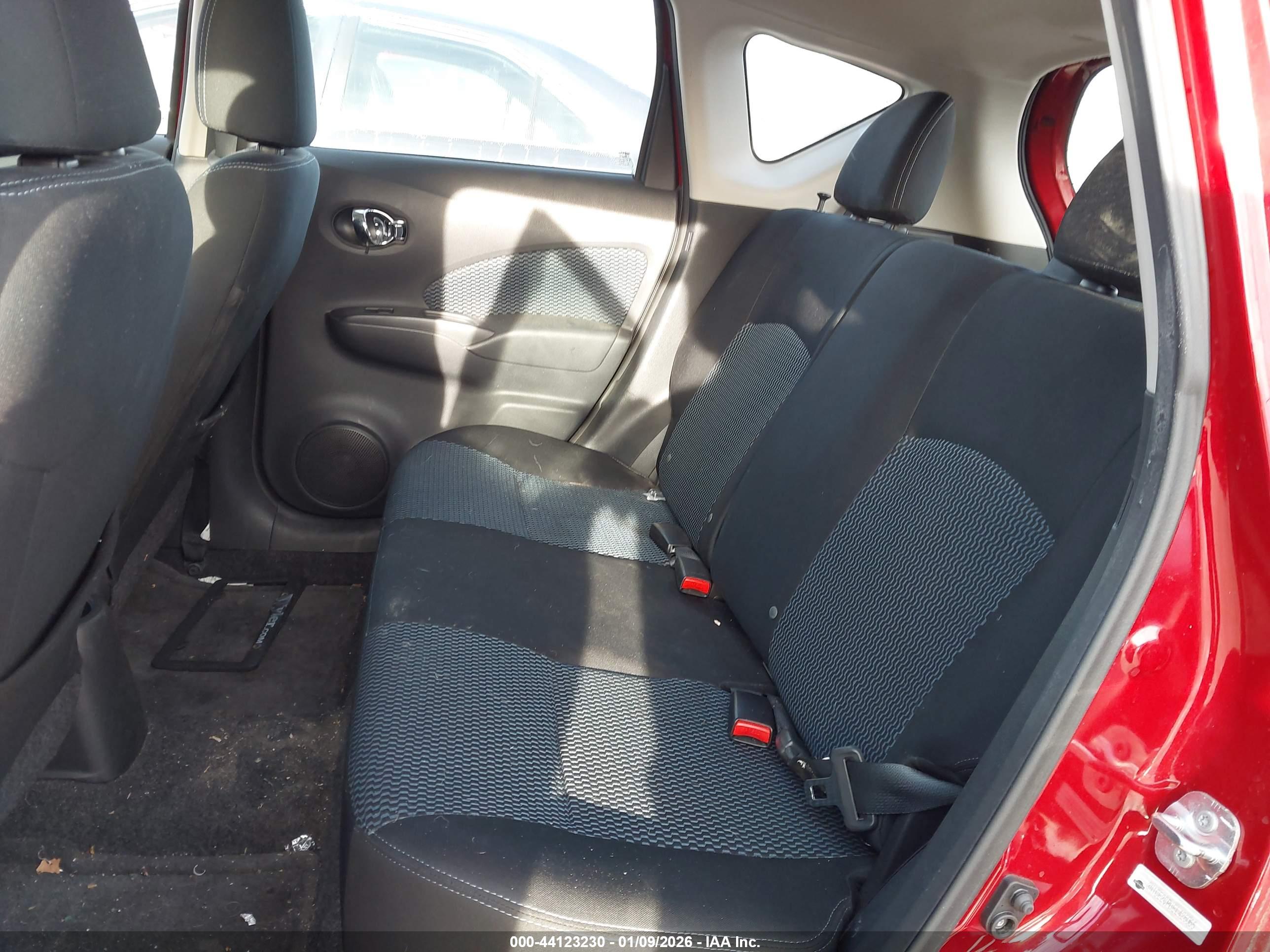 NISSAN VERSA image 8
