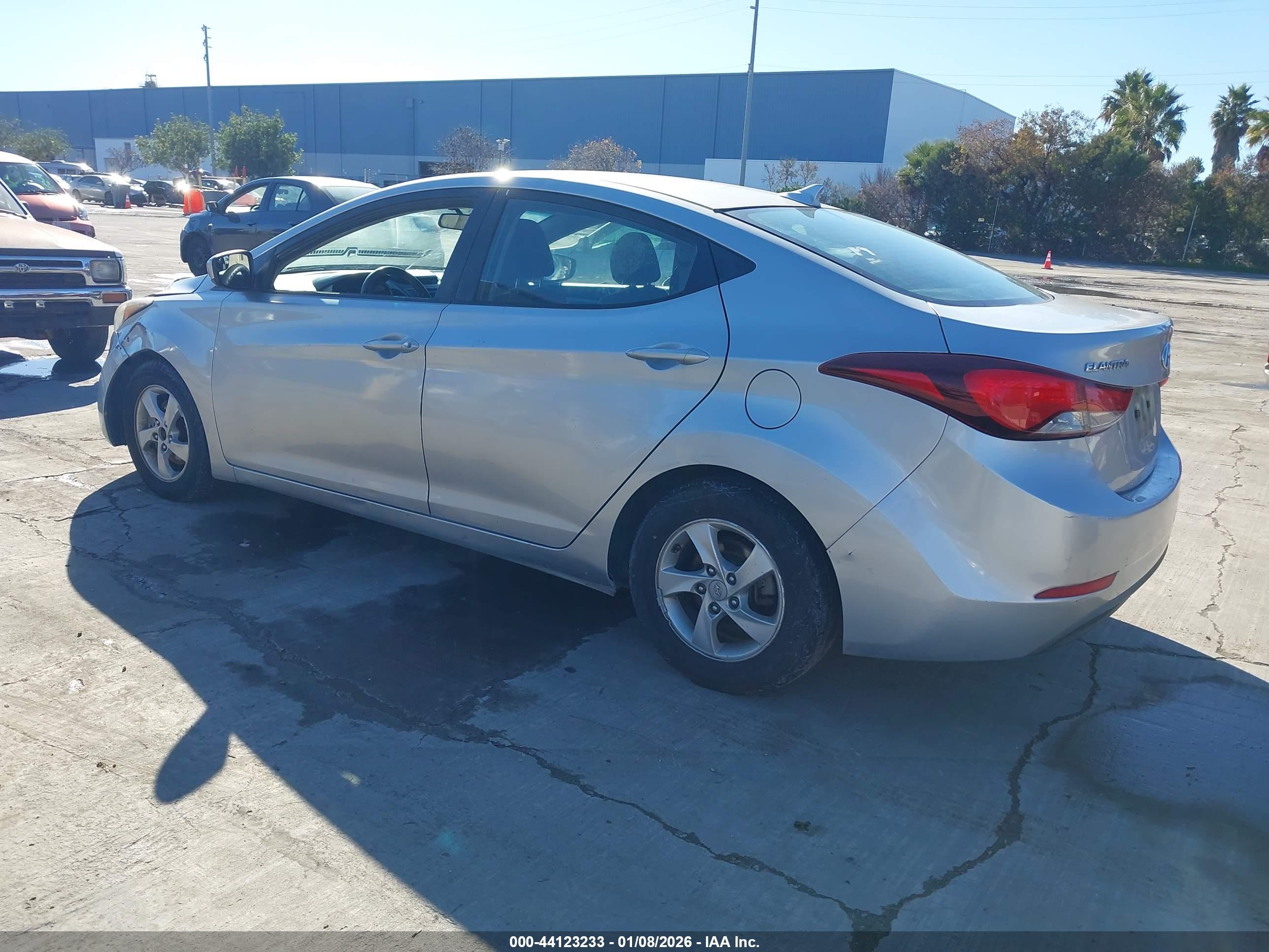 HYUNDAI ELANTRA image 3