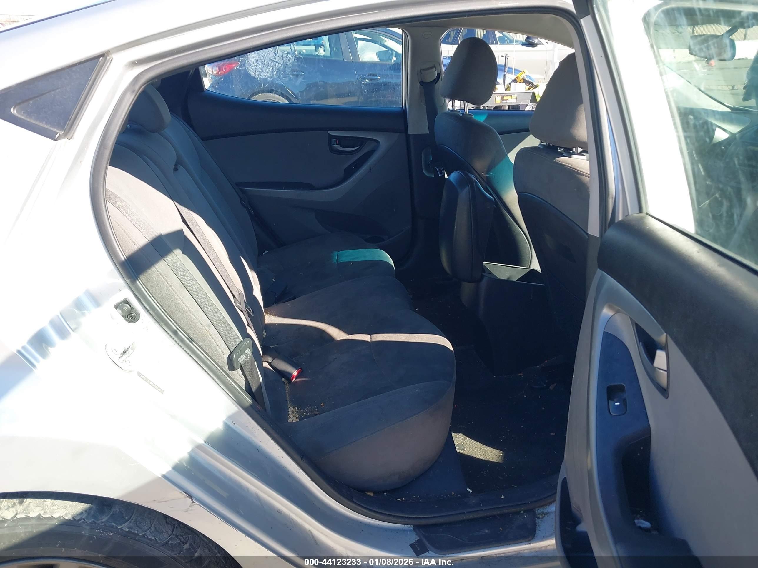 HYUNDAI ELANTRA image 8