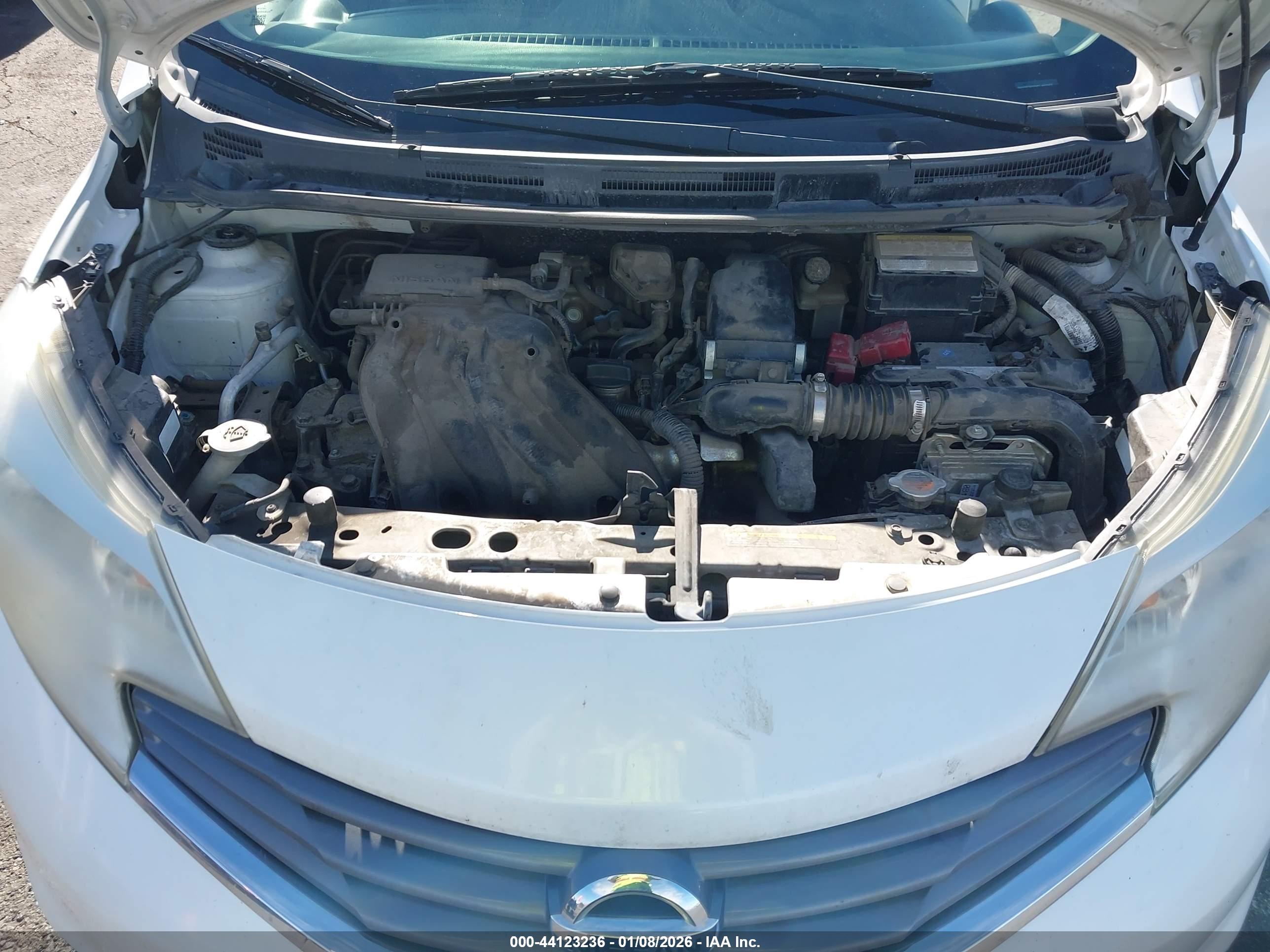 NISSAN VERSA image 10