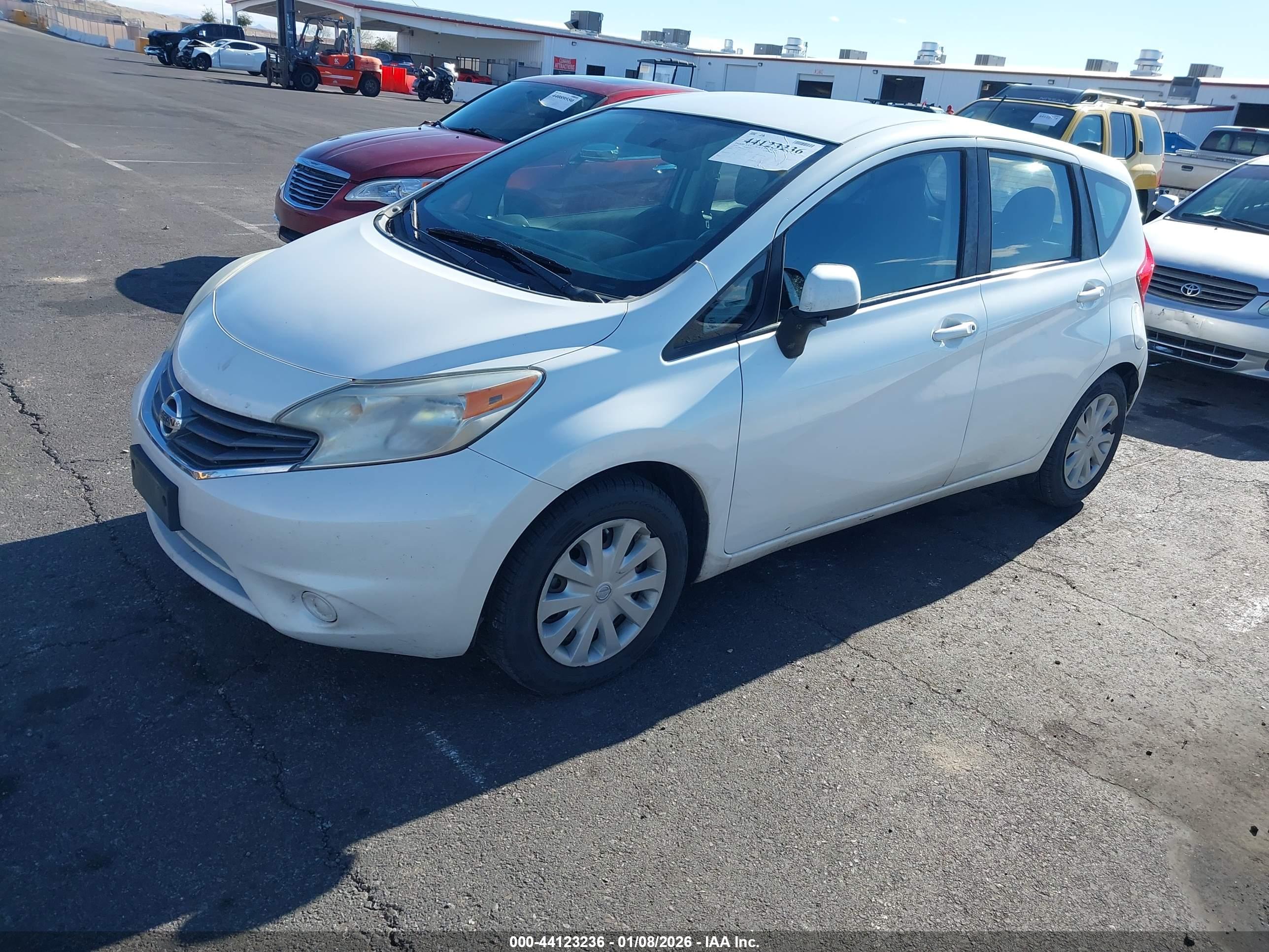 NISSAN VERSA image 2