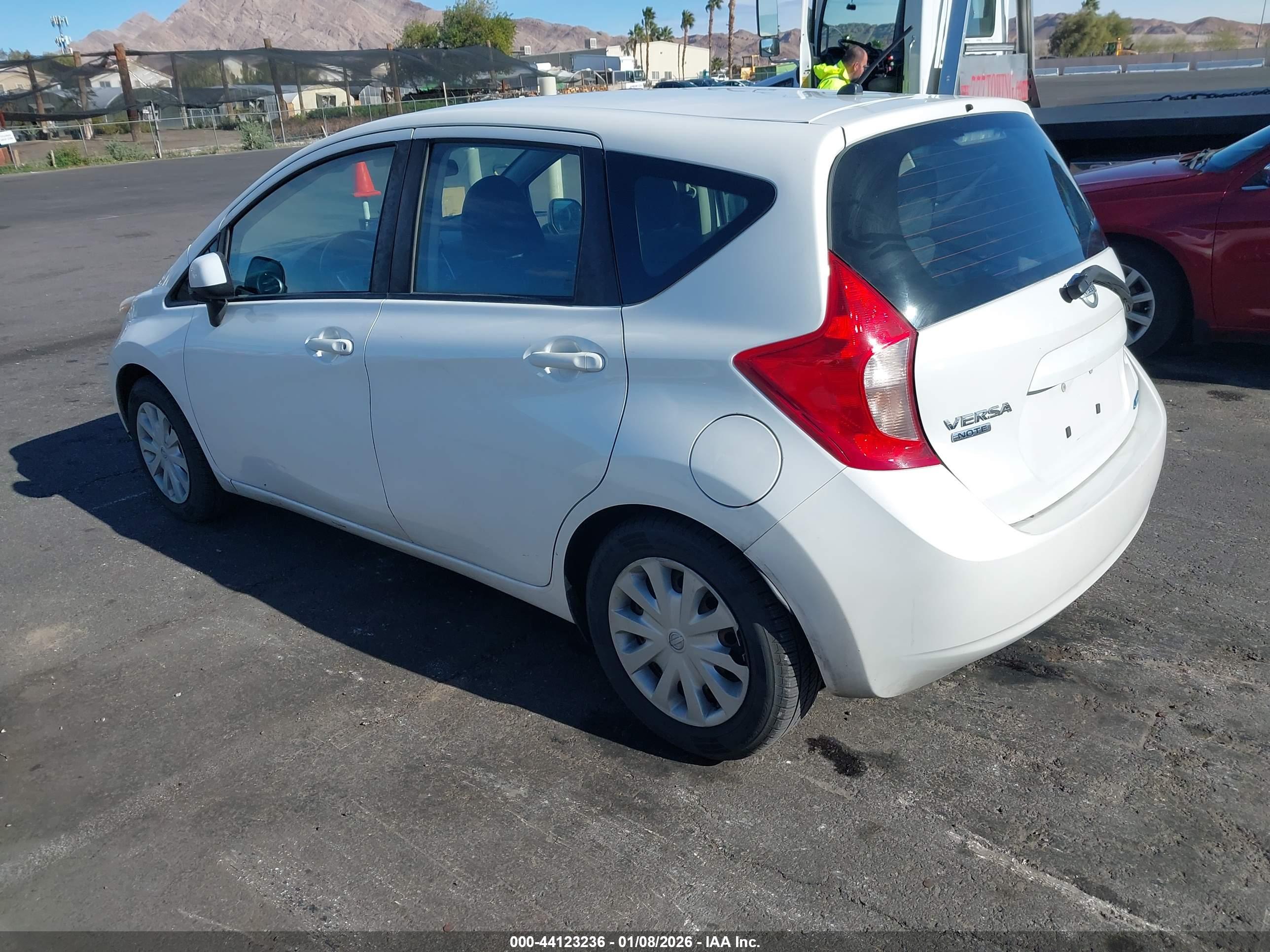 NISSAN VERSA image 3