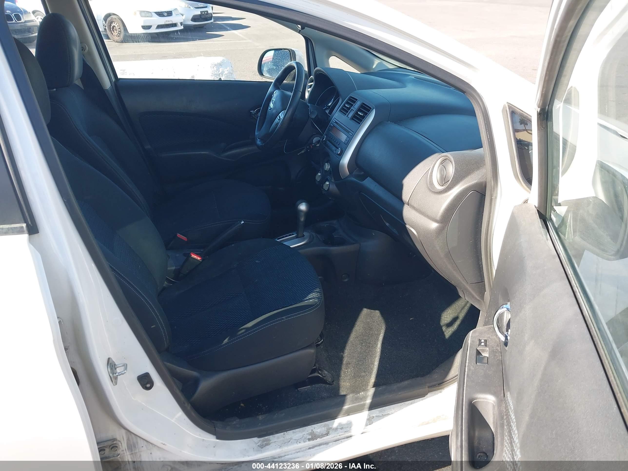 NISSAN VERSA image 5