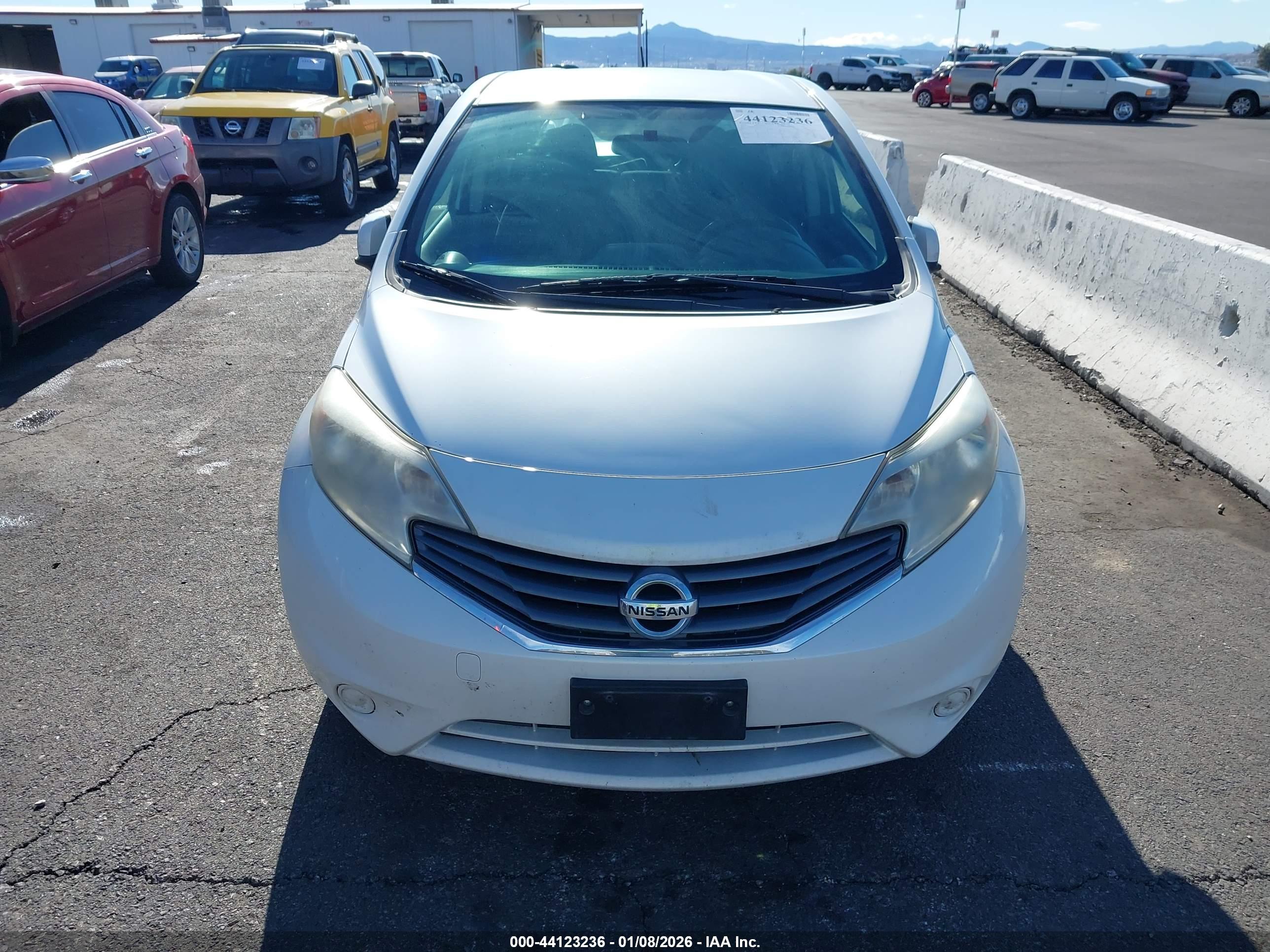 NISSAN VERSA image 6