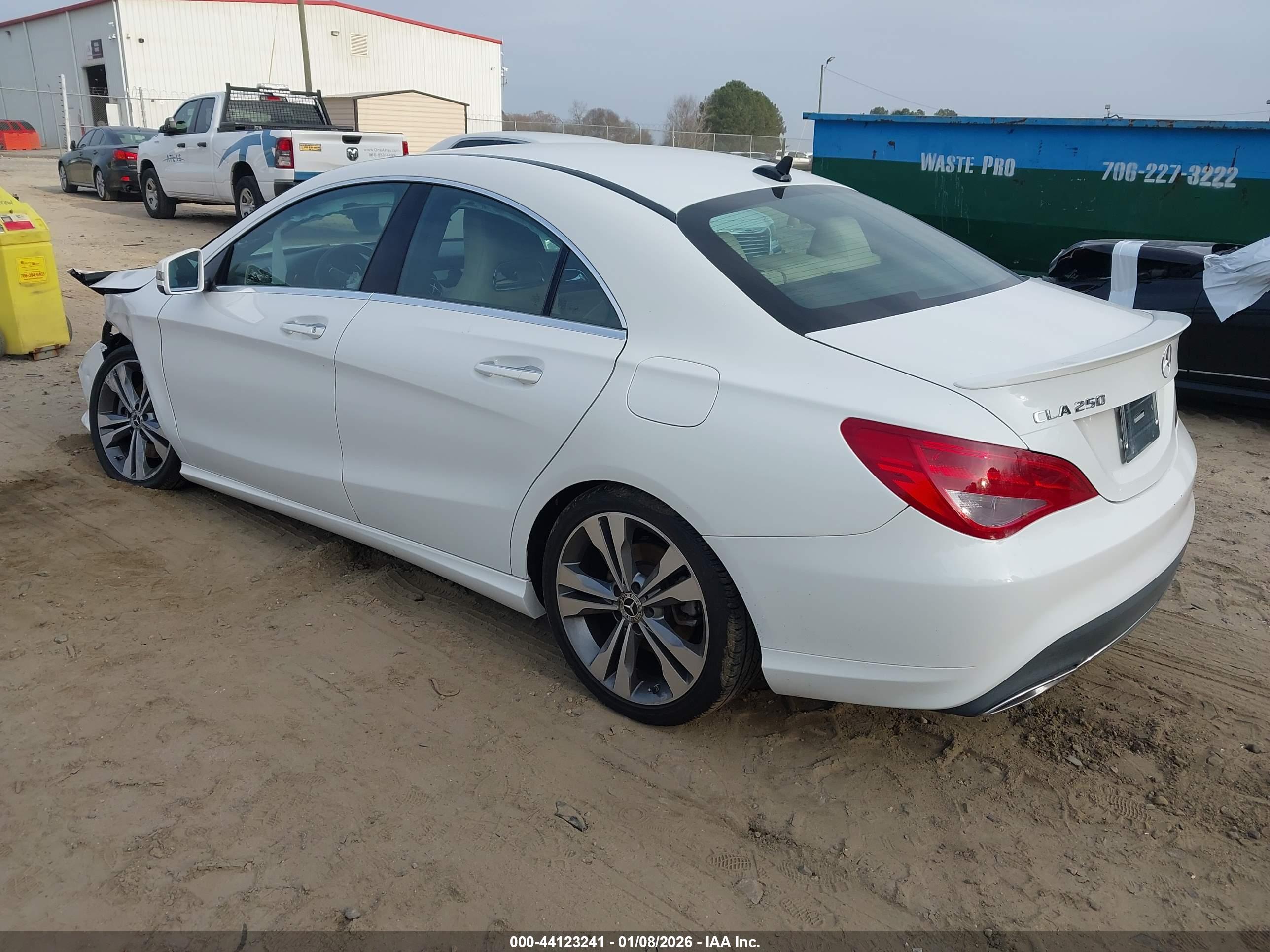 MERCEDES-BENZ CLA image 3