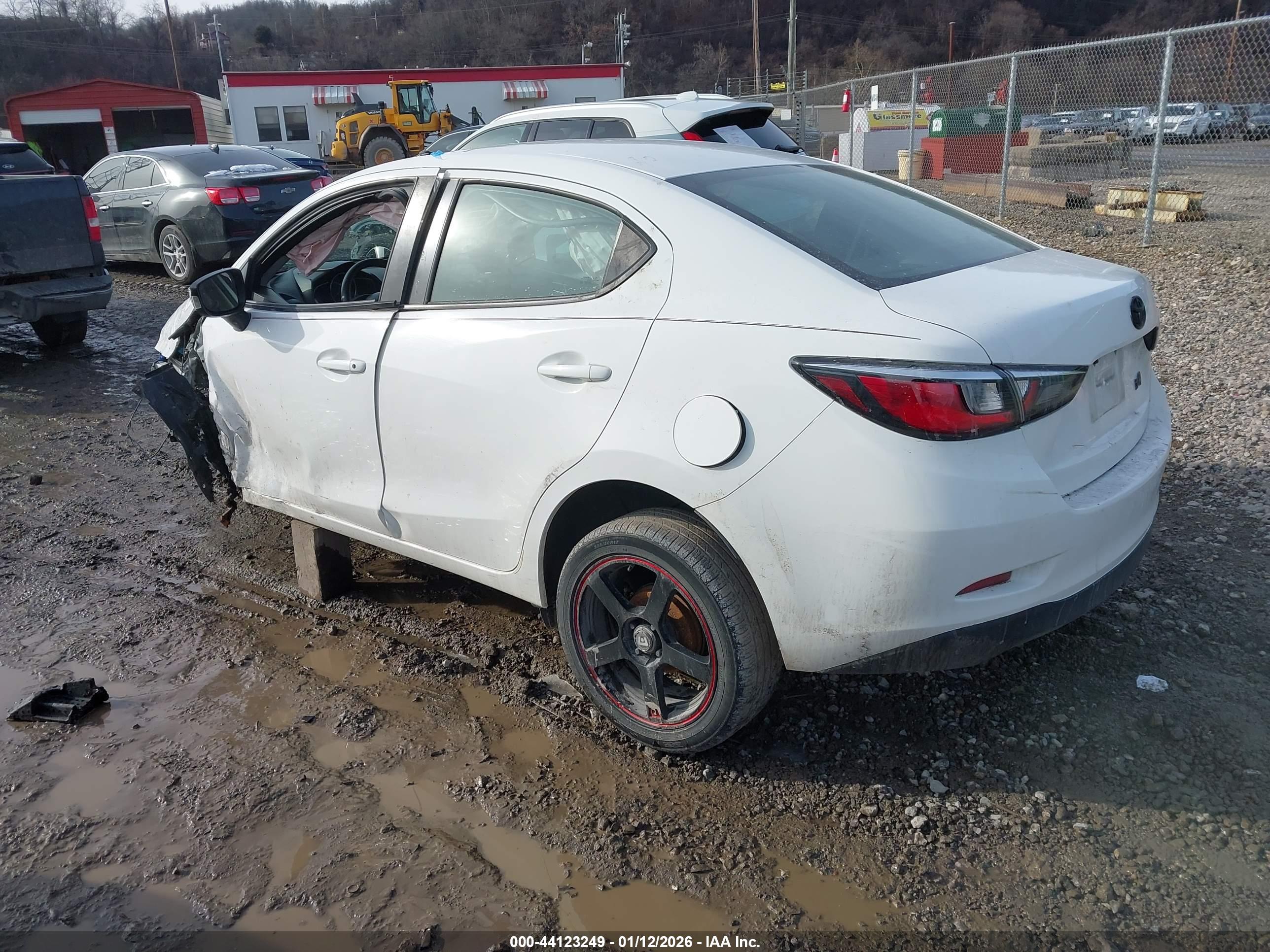 TOYOTA YARIS image 3
