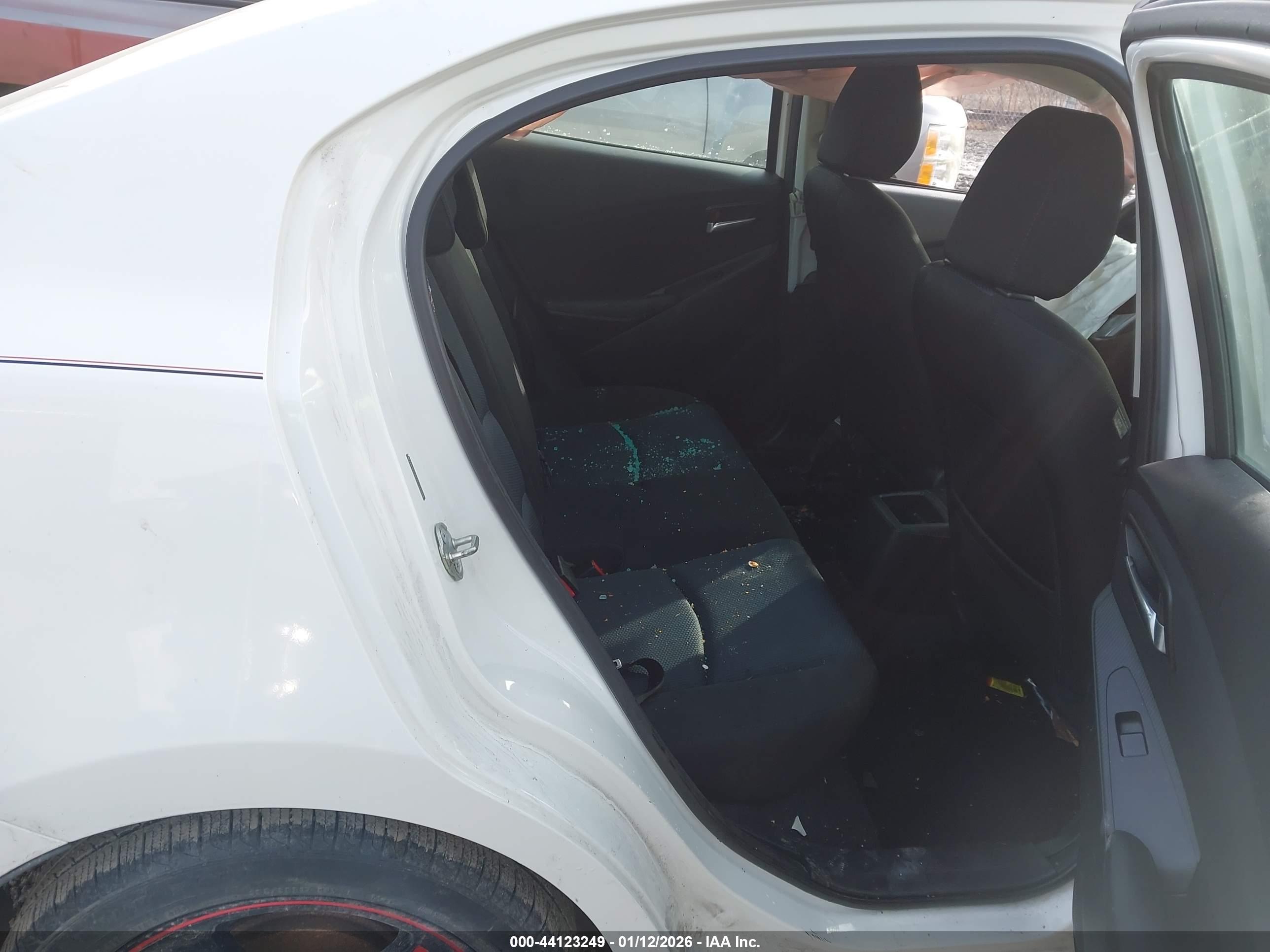 TOYOTA YARIS image 8
