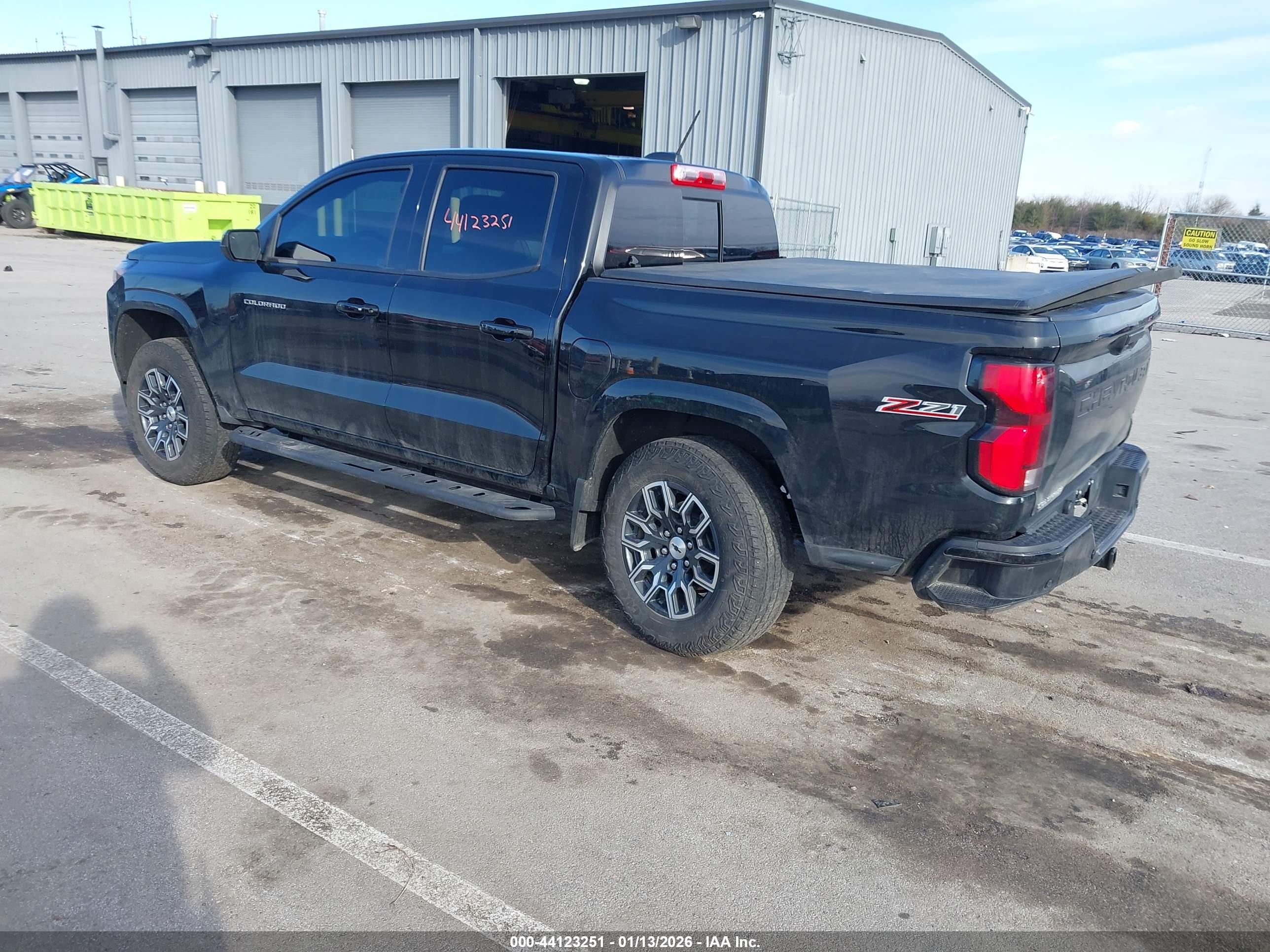 CHEVROLET COLORADO image 3