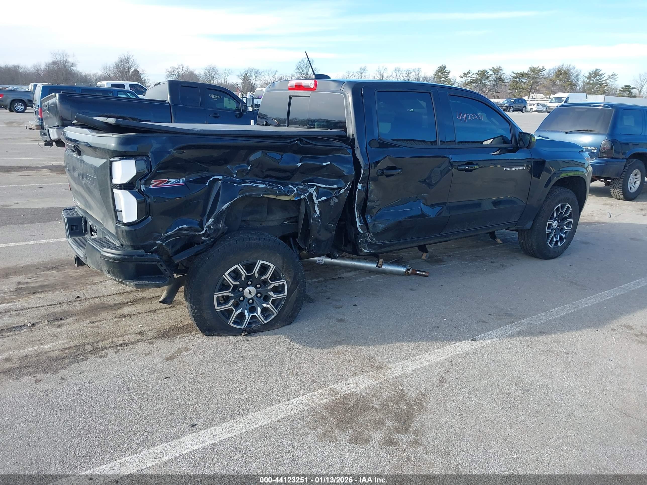 CHEVROLET COLORADO image 4