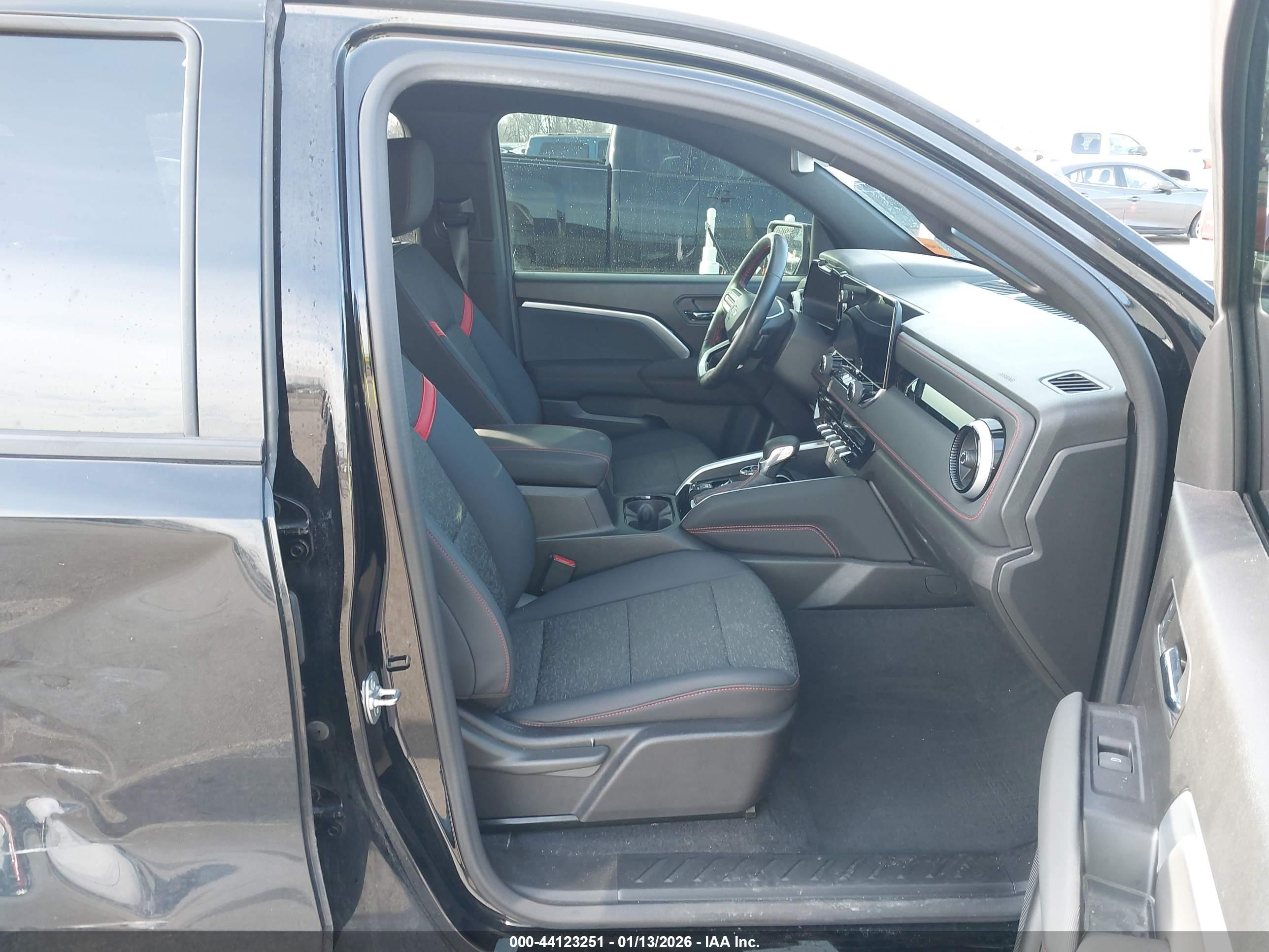 CHEVROLET COLORADO image 5