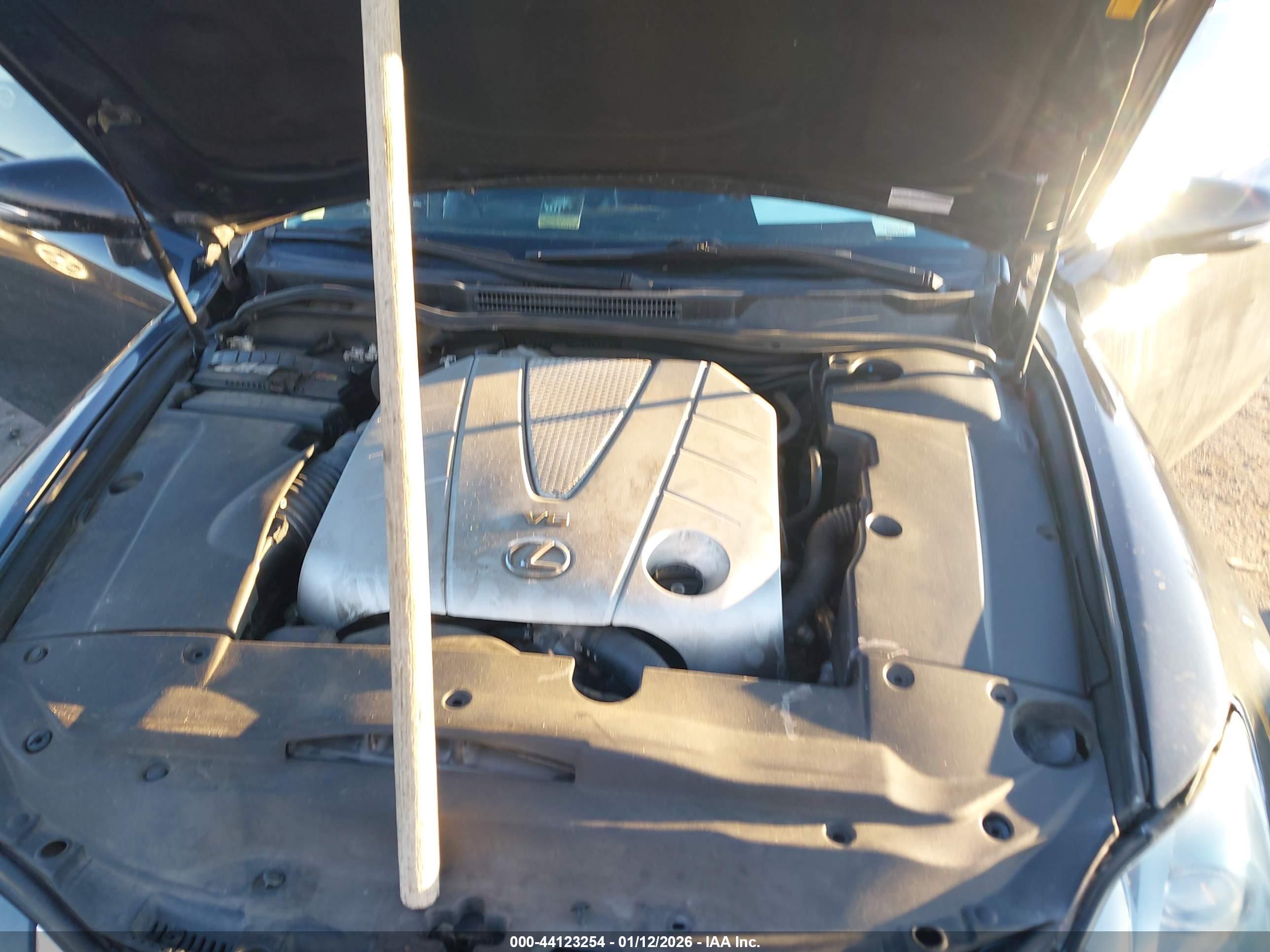 LEXUS IS image 10