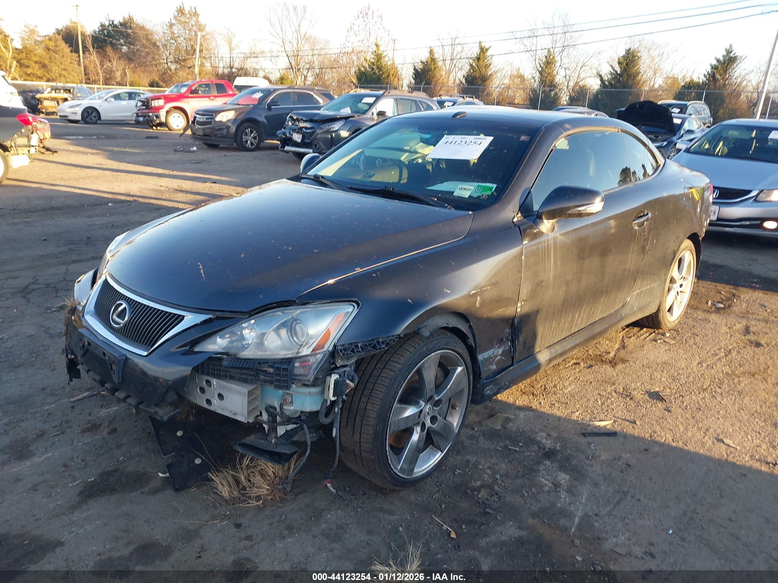 LEXUS IS image 2
