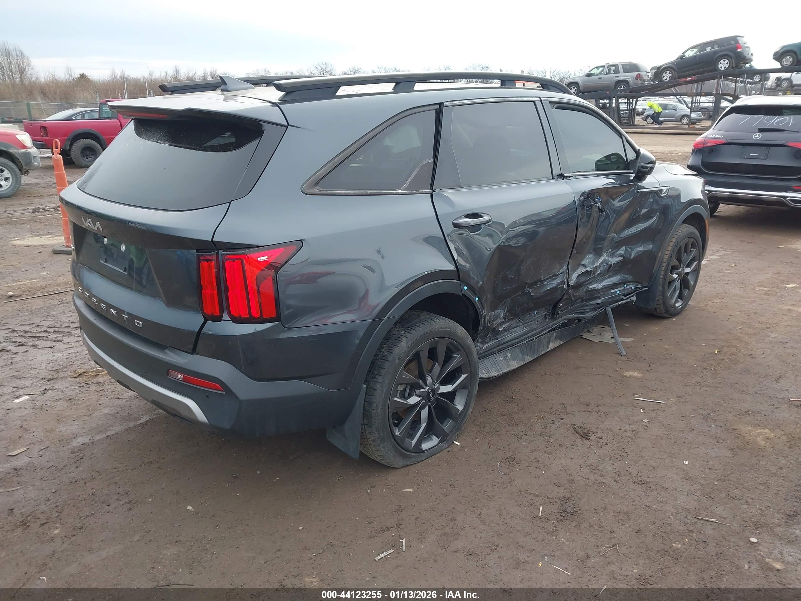 KIA SORENTO image 4