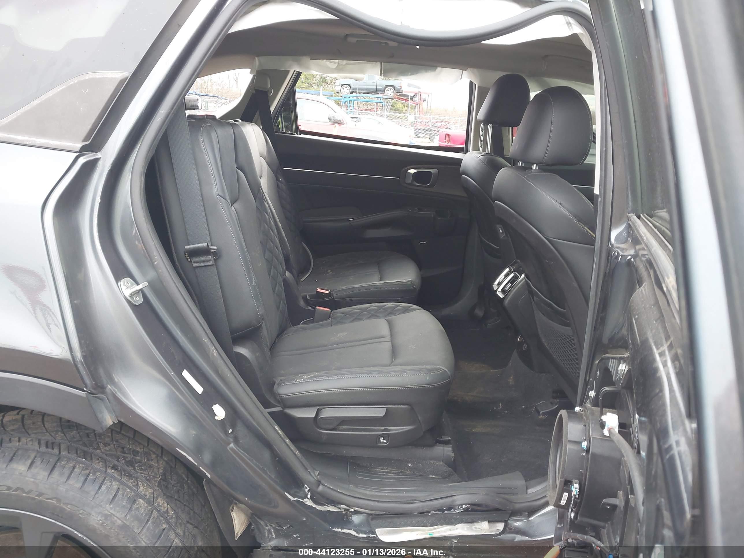 KIA SORENTO image 8