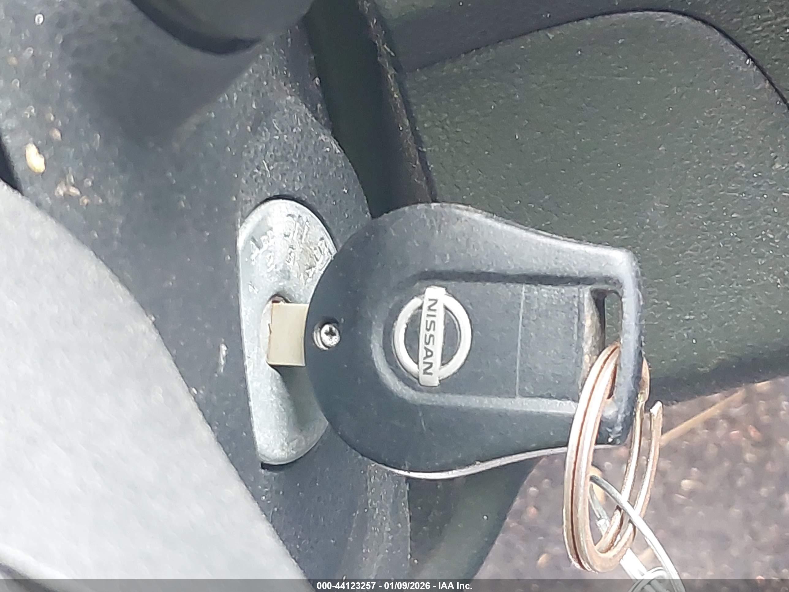 NISSAN VERSA image 11