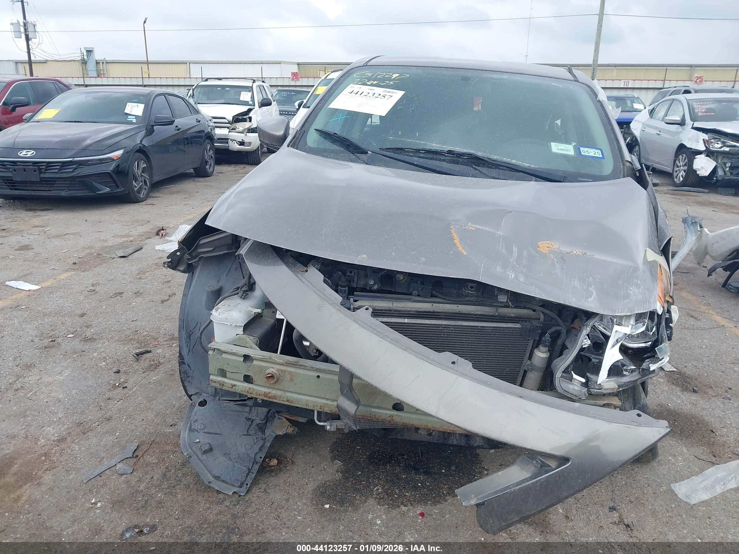 NISSAN VERSA image 6