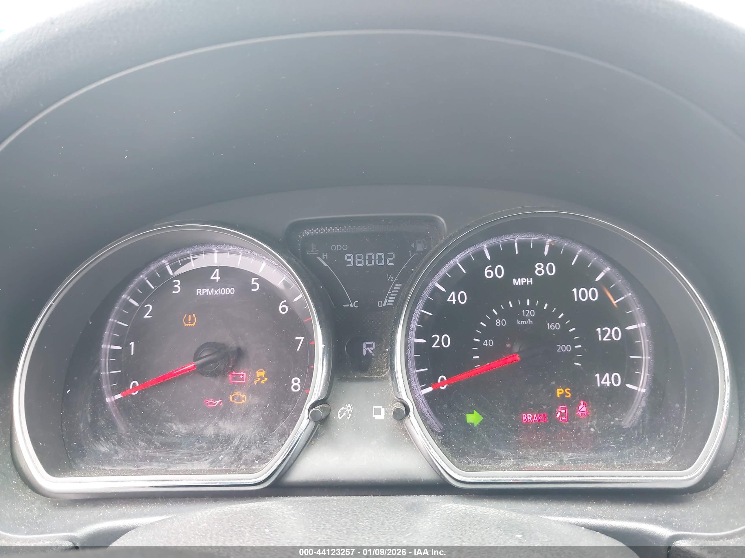 NISSAN VERSA image 7