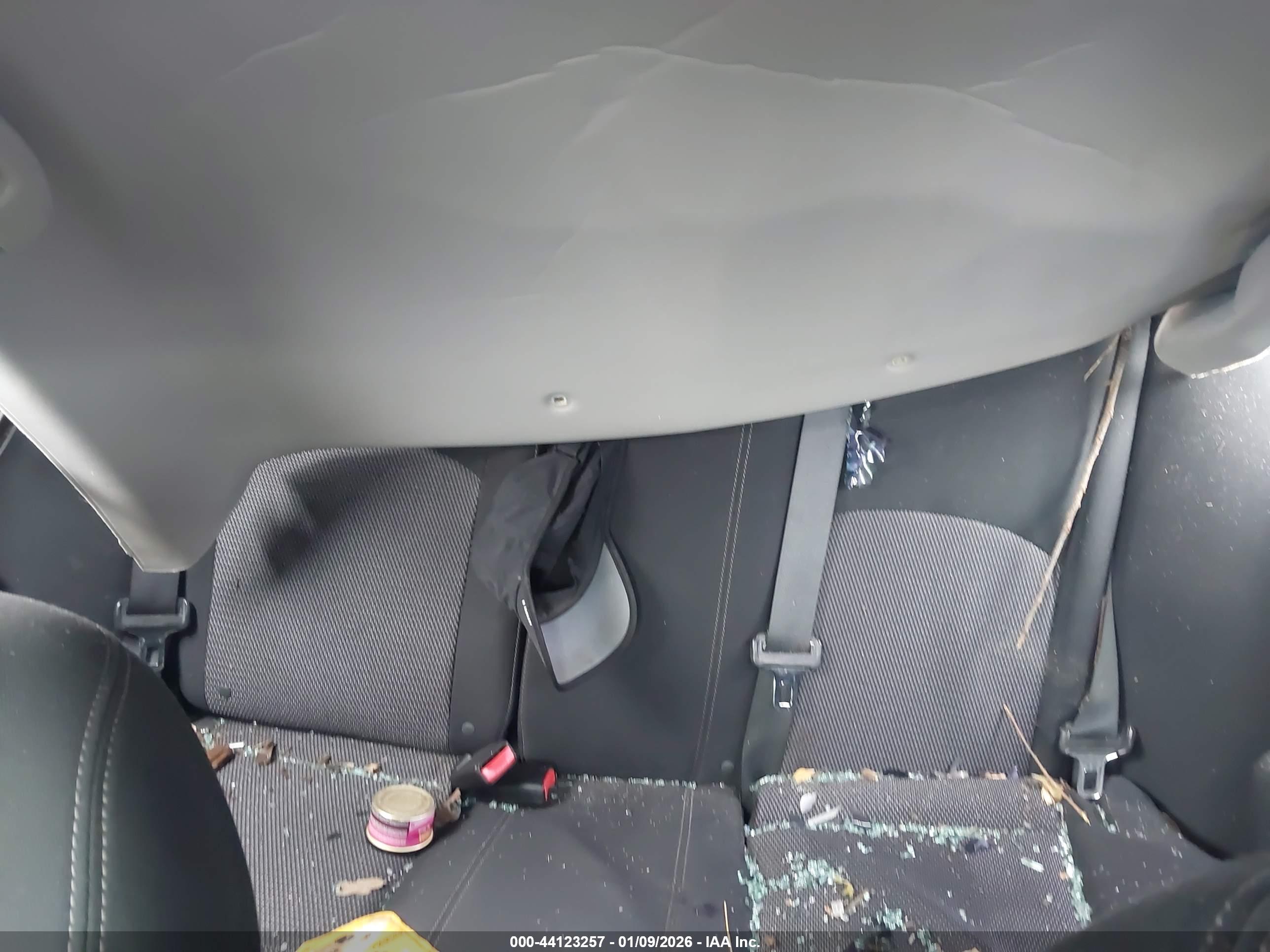 NISSAN VERSA image 8