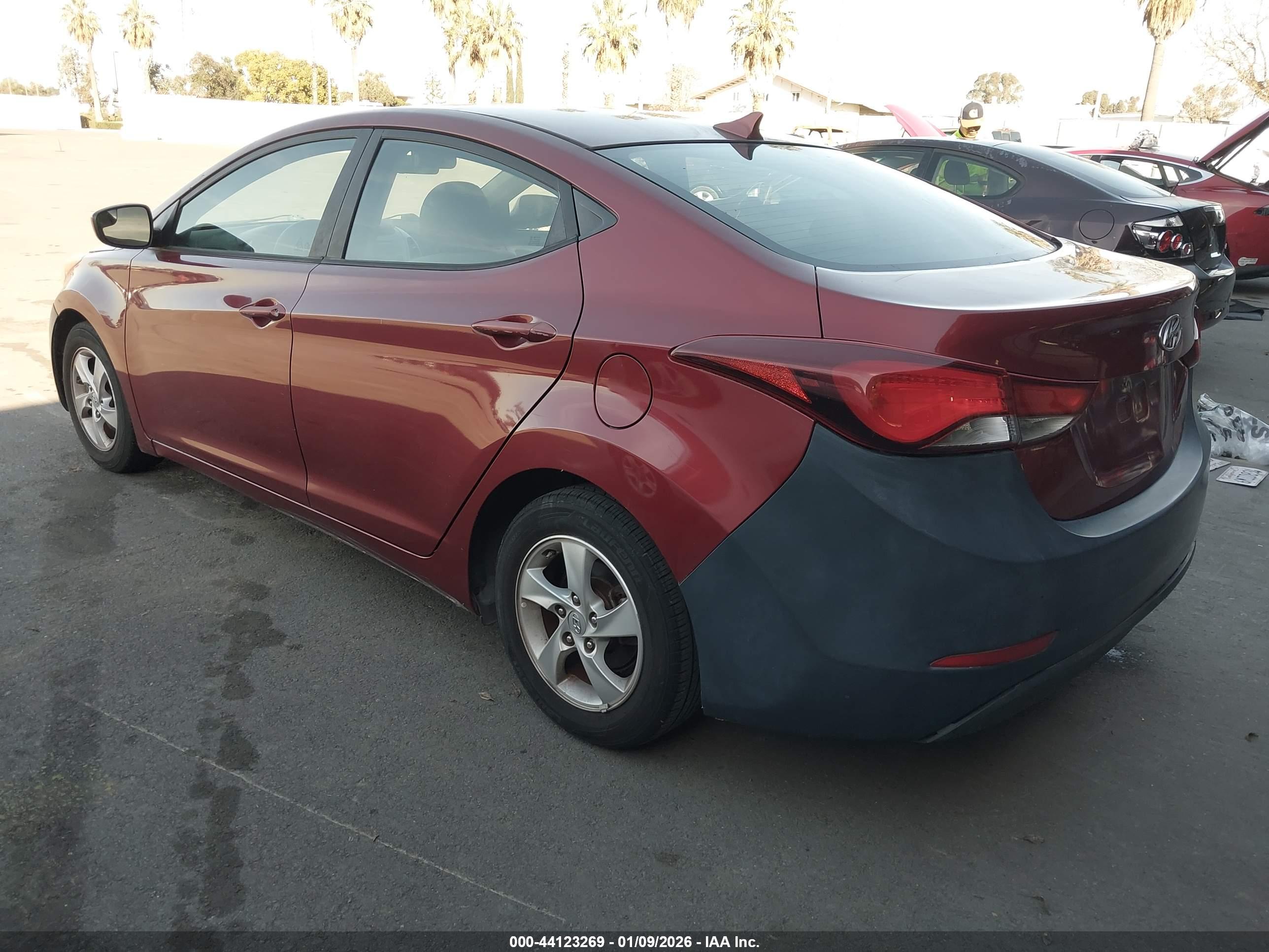 HYUNDAI ELANTRA image 3