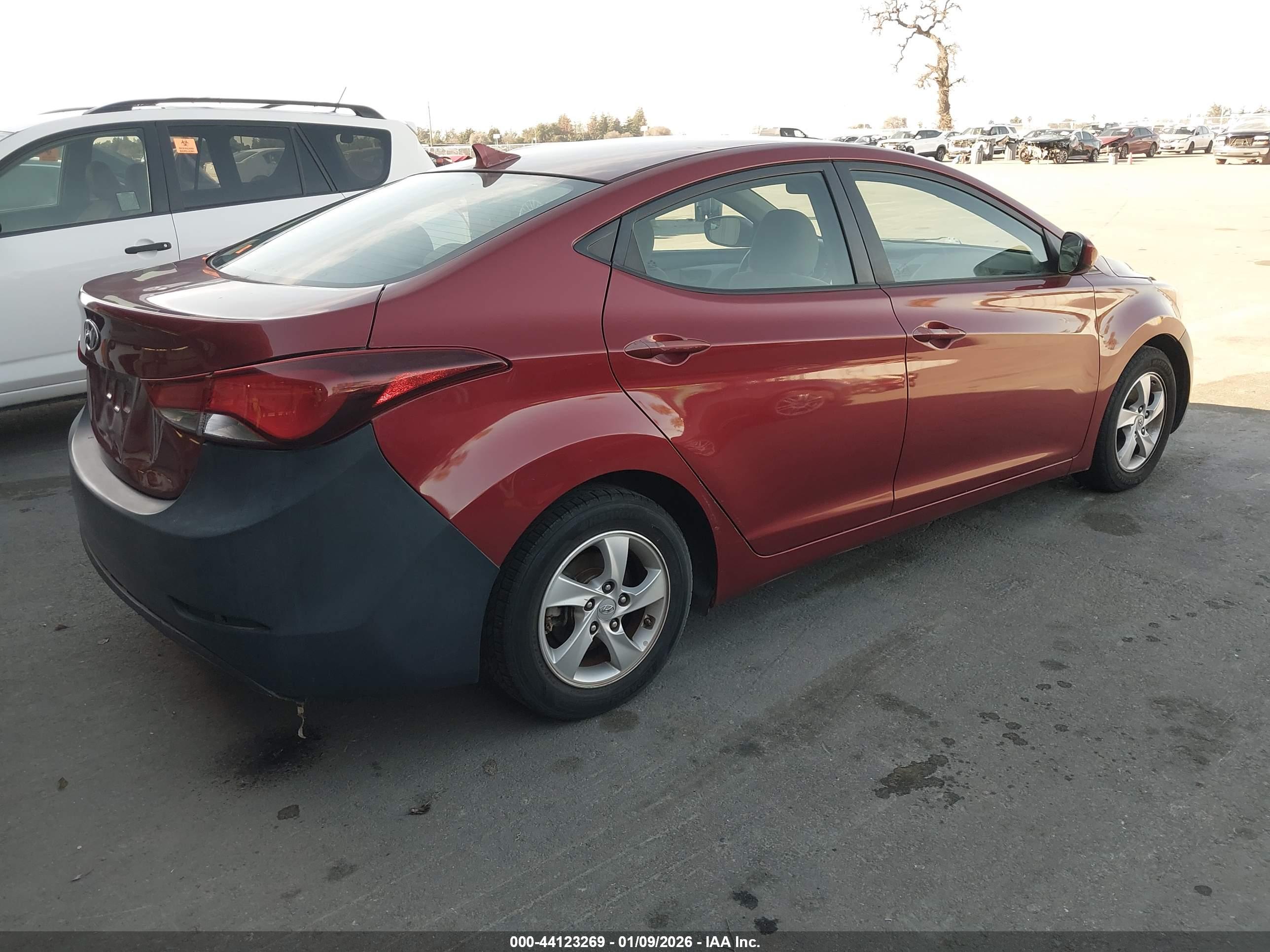 HYUNDAI ELANTRA image 4