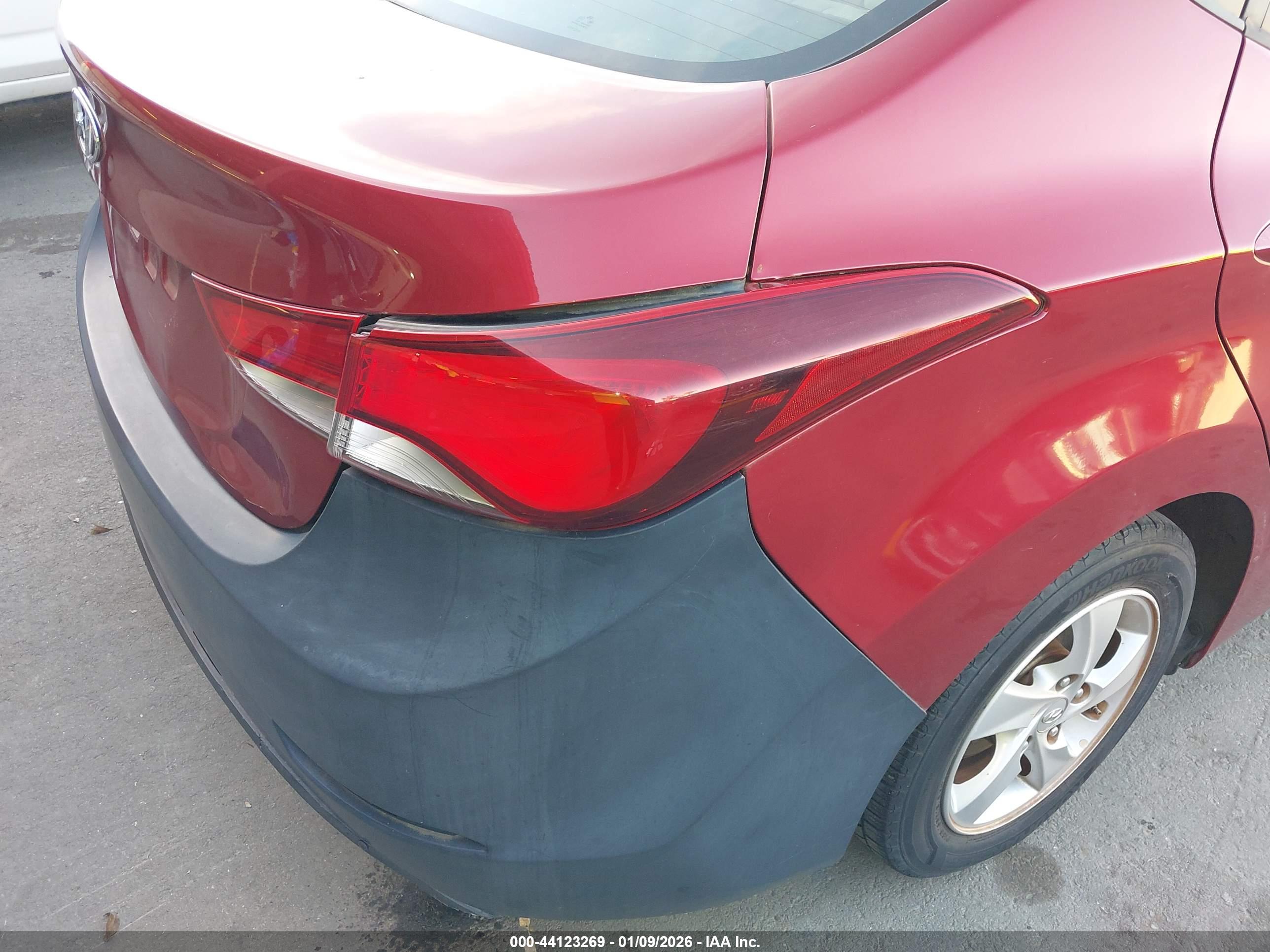 HYUNDAI ELANTRA image 6