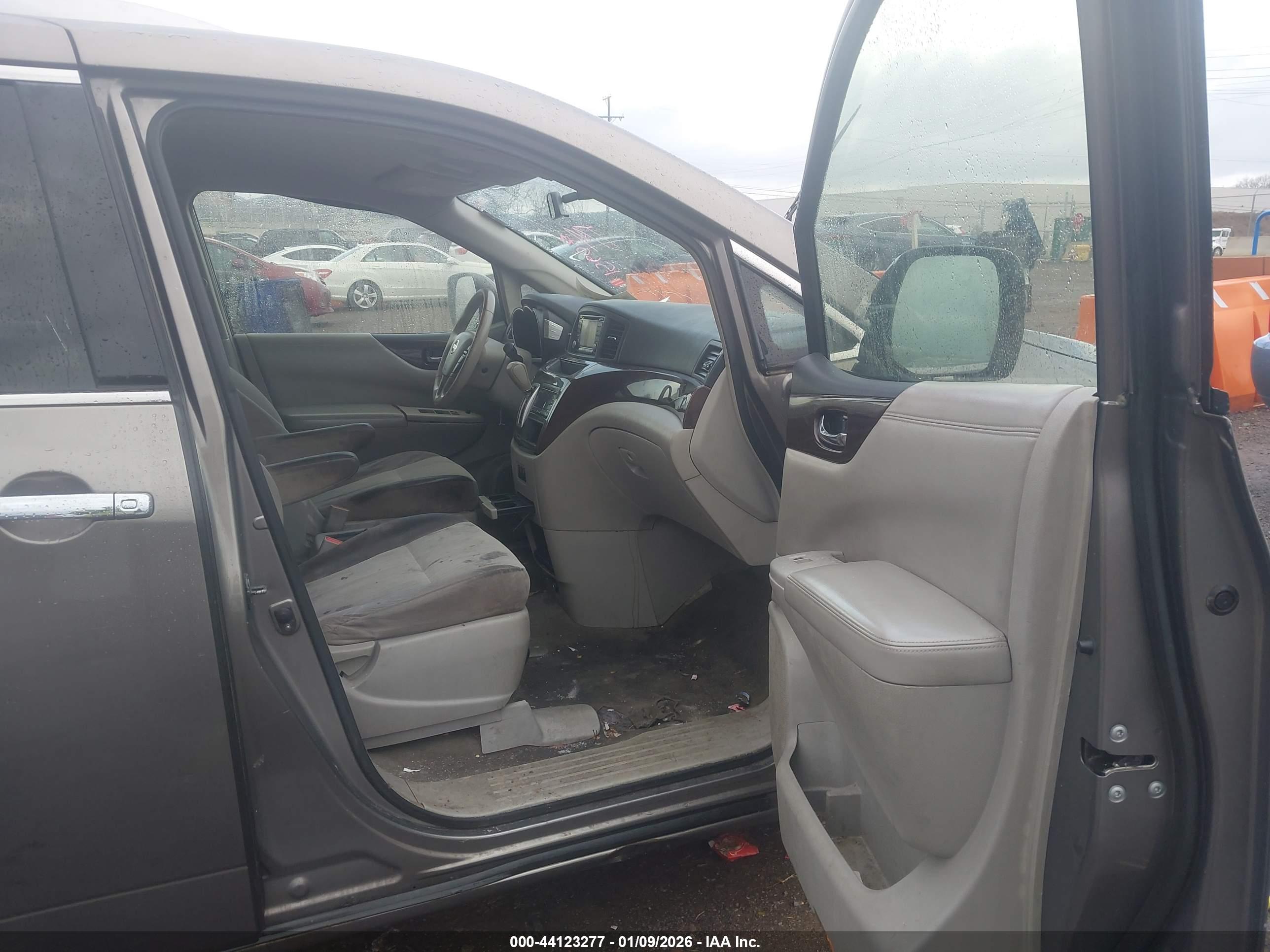 NISSAN QUEST image 5
