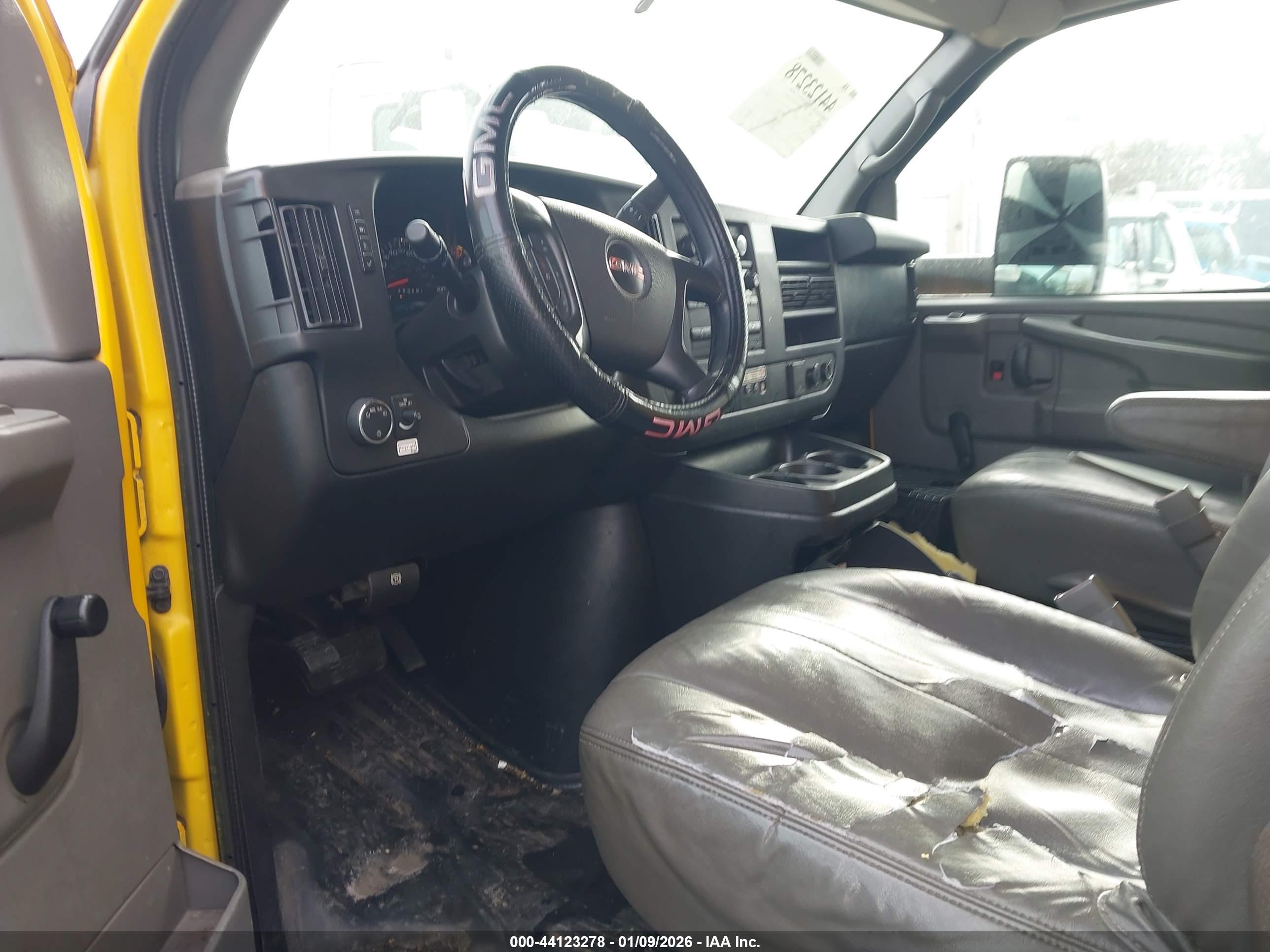 GMC SAVANA image 7