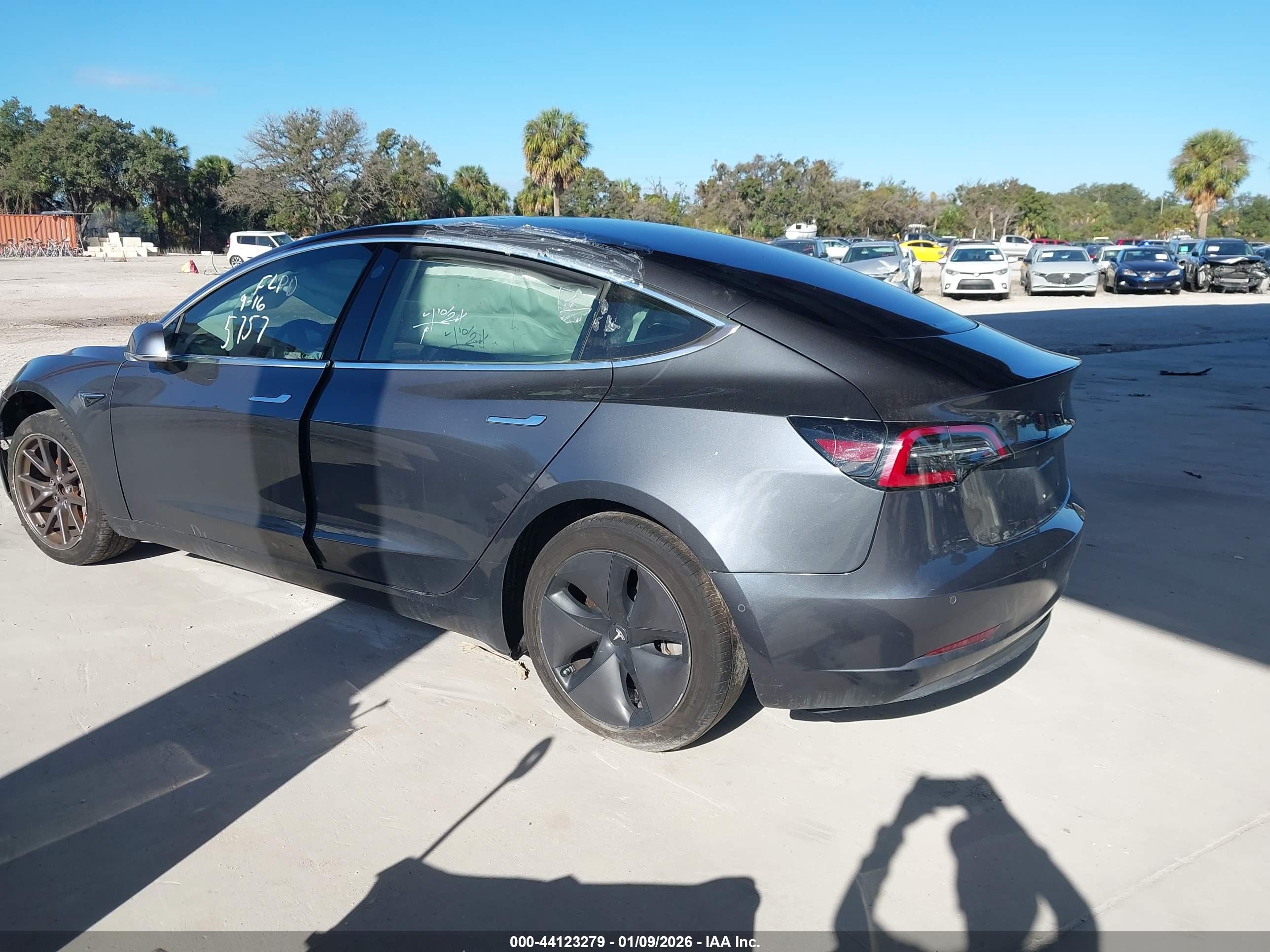 TESLA MODEL image 3