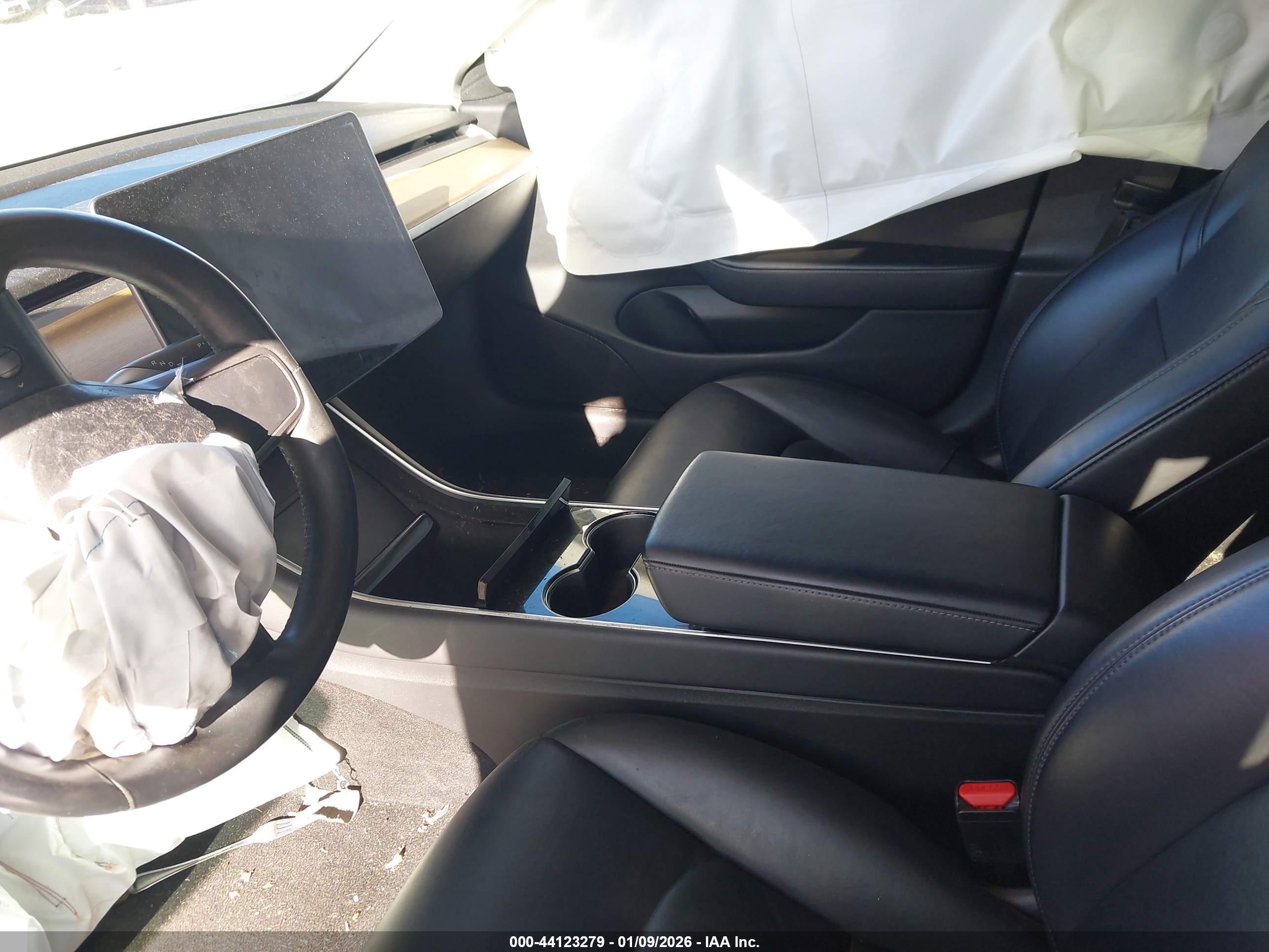 TESLA MODEL image 5