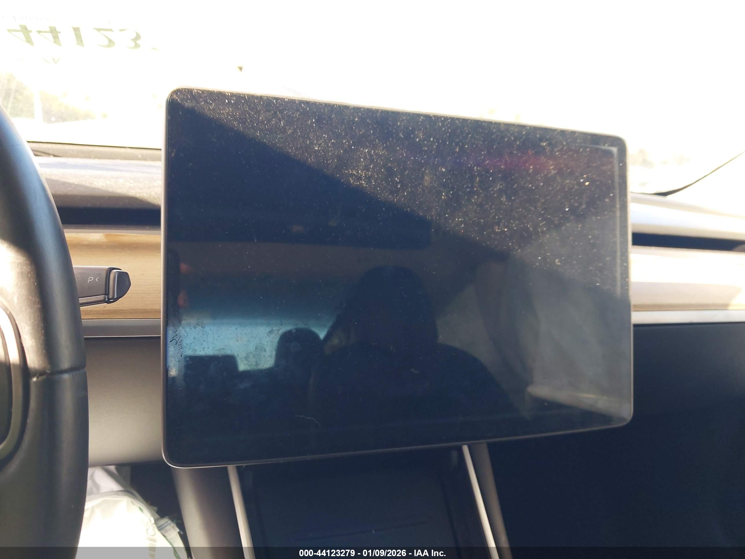 TESLA MODEL image 7